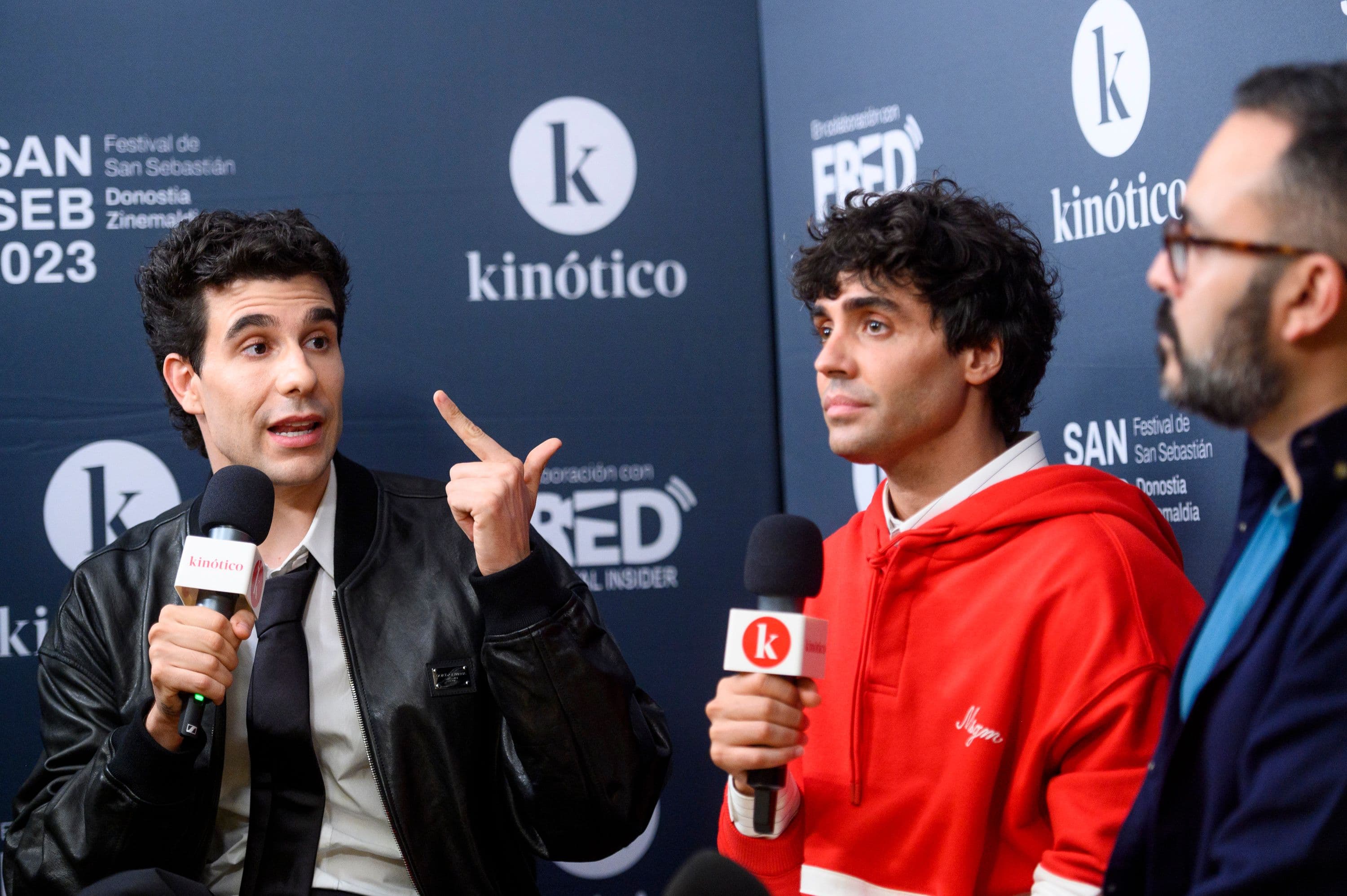 Javier Calvo, Javier Ambrossi y David Martos durante la entrevista de Kinótico en el Festival de San Sebastián