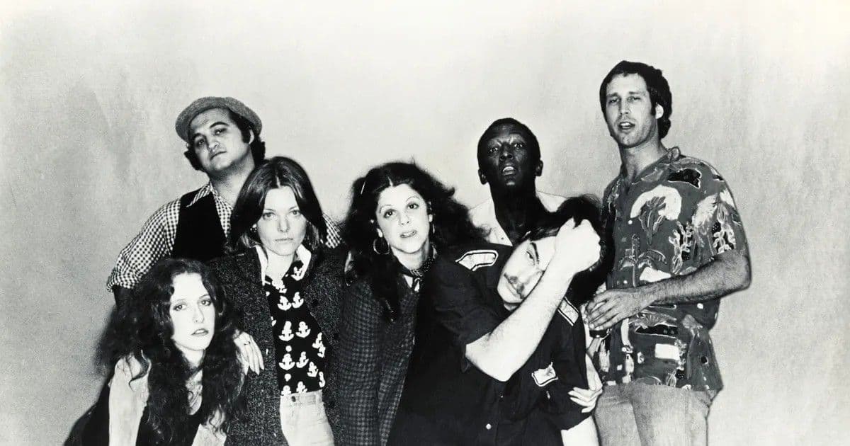 El reparto original de 'Saturday Night Live', con Laraine Newman, John Belushi, Jane Curtin, Gilda Radner, Garrett Morris, Dan Aykroyd y Chevy Chase.