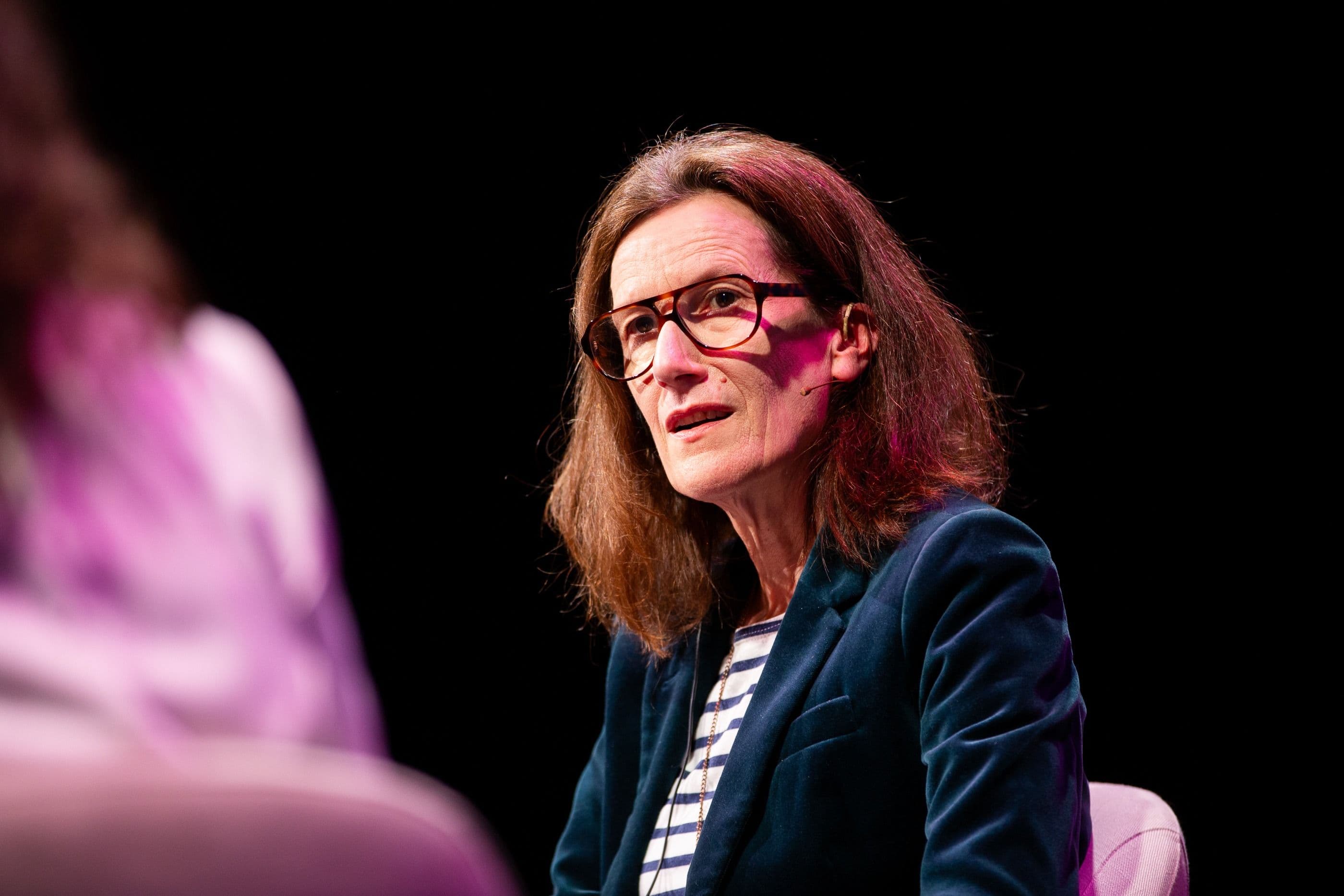 La directora Joanna Hogg, durante un encuentro con el público en el D'A de Barcelona