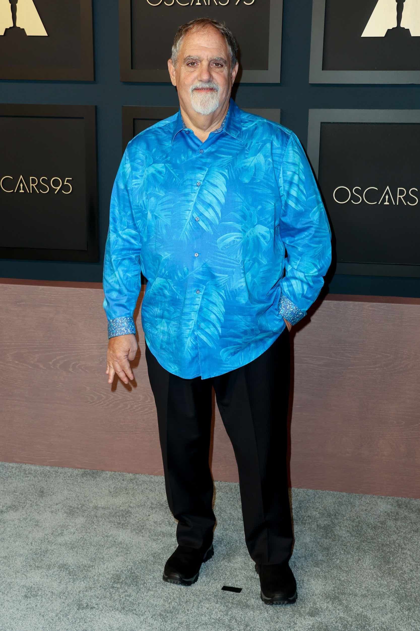 Jon Landau posa en el almuerzo de nominados de la 95 edición de los Oscar
