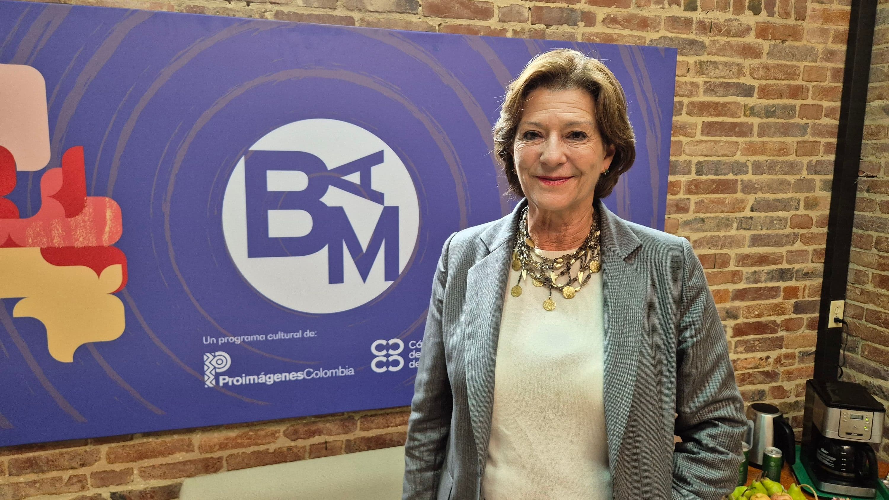 La directora general de Proimágenes Colombia, Claudia Triana, posa tras una entrevista con Kinótico en el 17 Bogotá Audiovisual Market