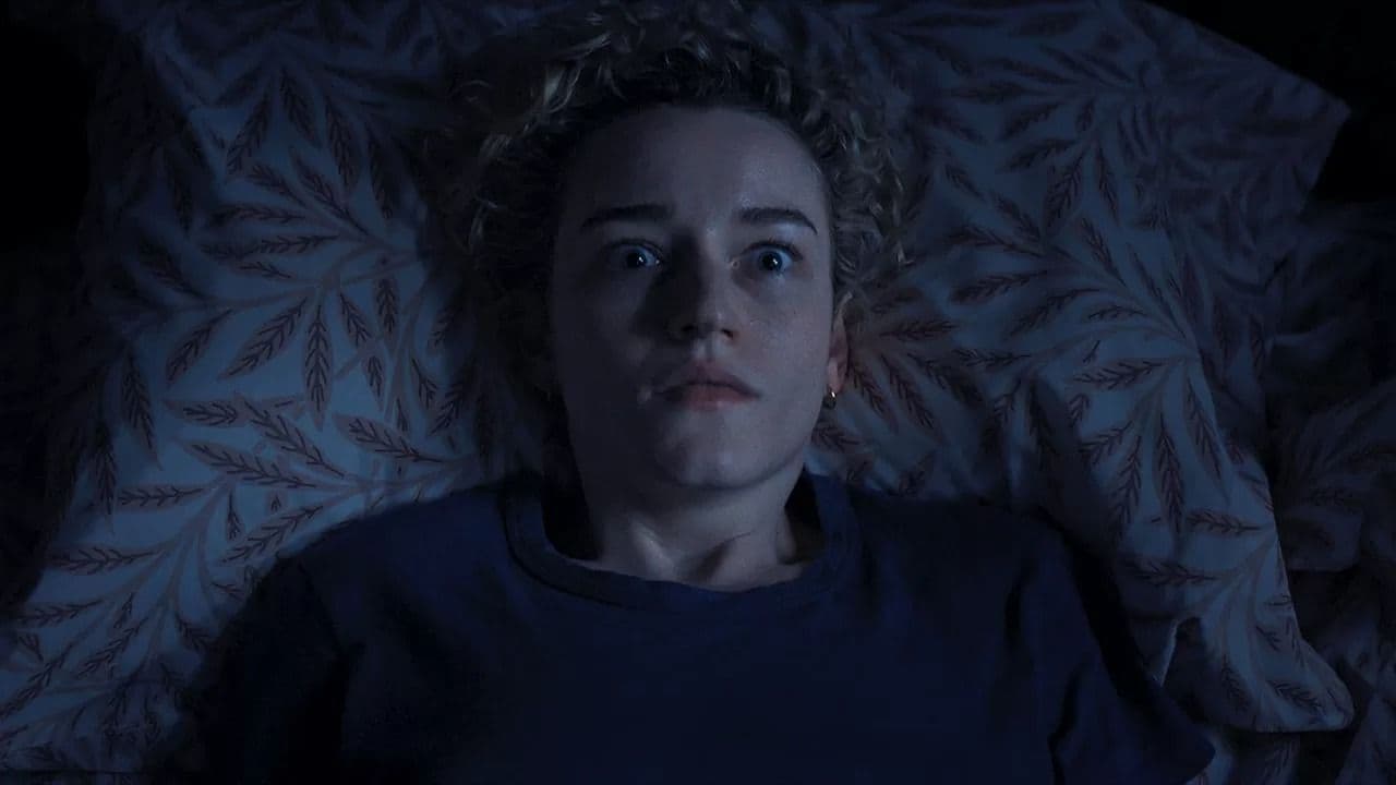 Julia Garner en un fotograma promocional de 'Weapons', de Zach Cregger