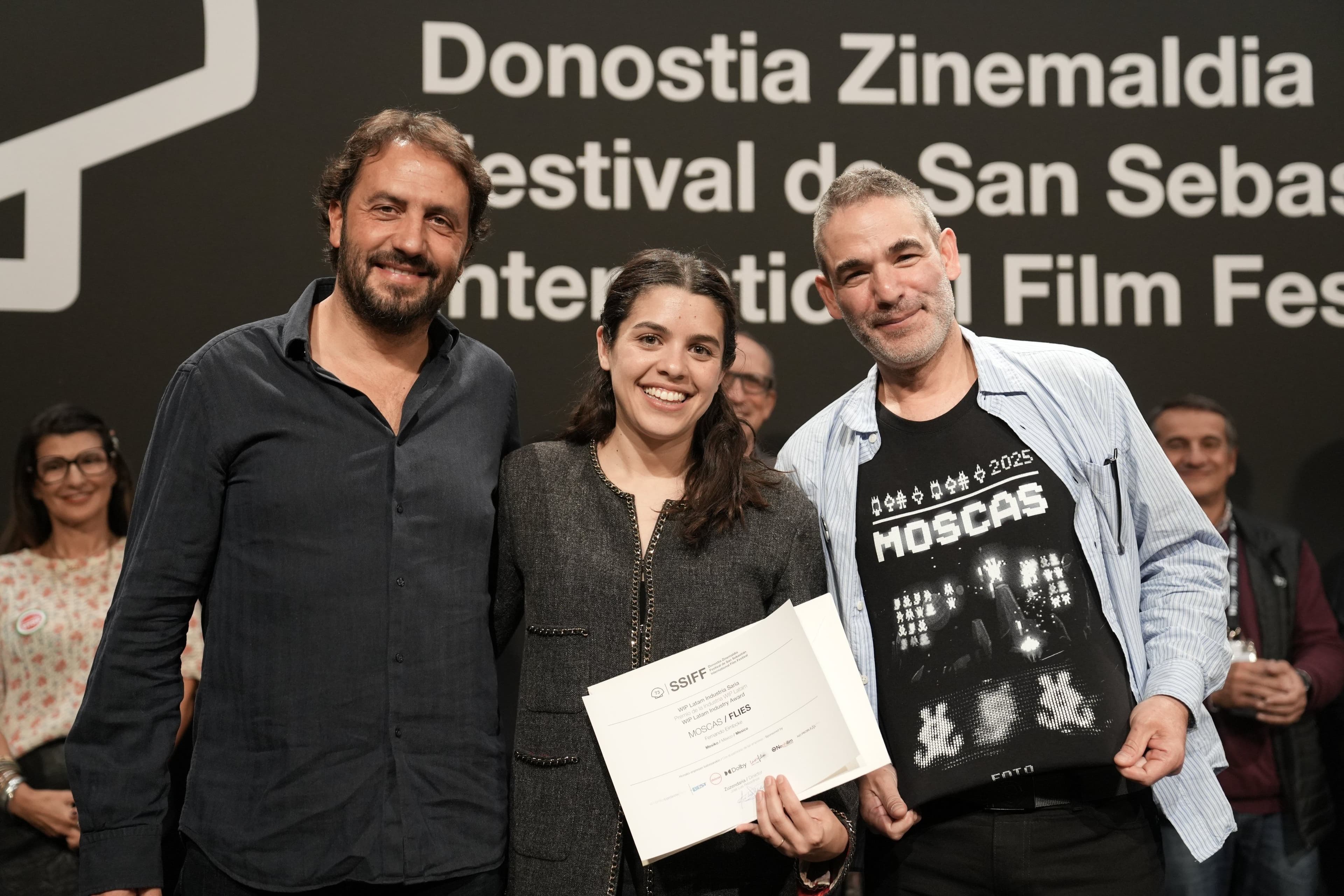 El equipo de 'Moscas', de Fernando Eimbcke, recoge el Premio WIP Latam en el Festival de San Sebastián 2025