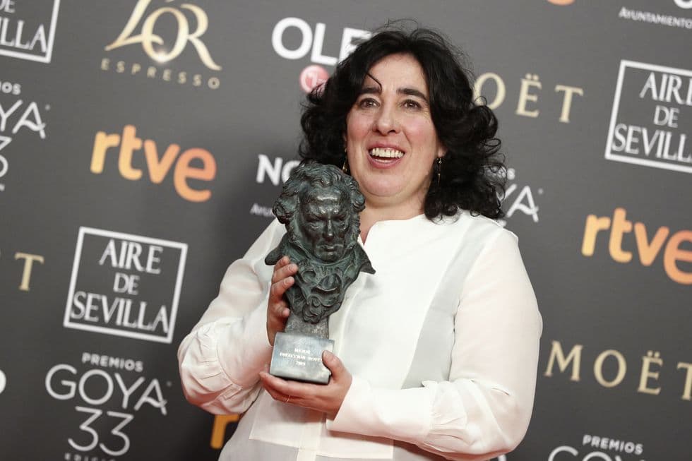 Arantxa Echevarría posa con el Goya por 'Carmen y Lola' en 2019