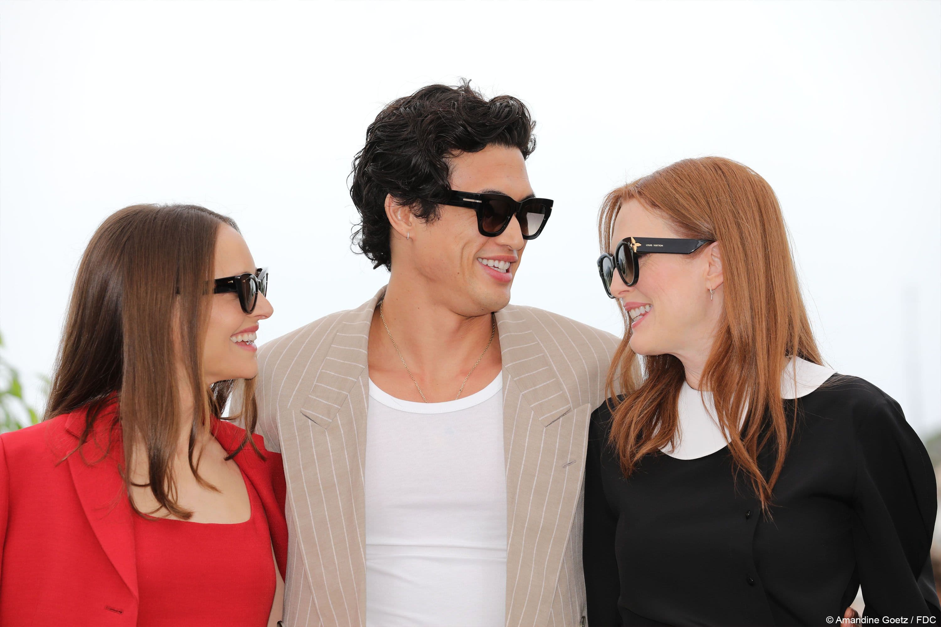 Natalie Portman, Charles Melton y Julianne Moore presentan 'May December' en Cannes