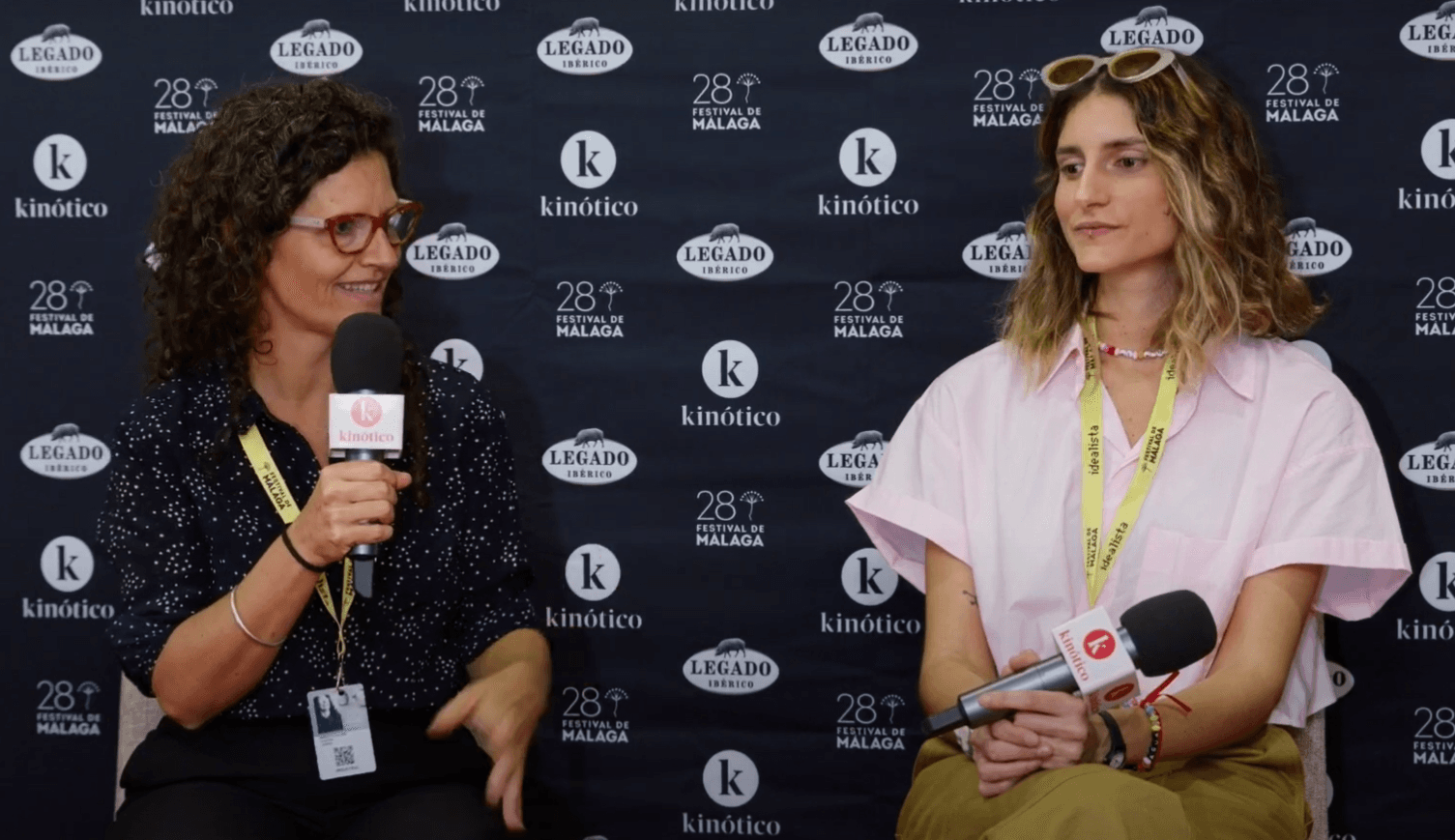 Las directoras Ana Bustelo y Valentina Llorens en el set de Kinótico del Festival de Málaga 2025