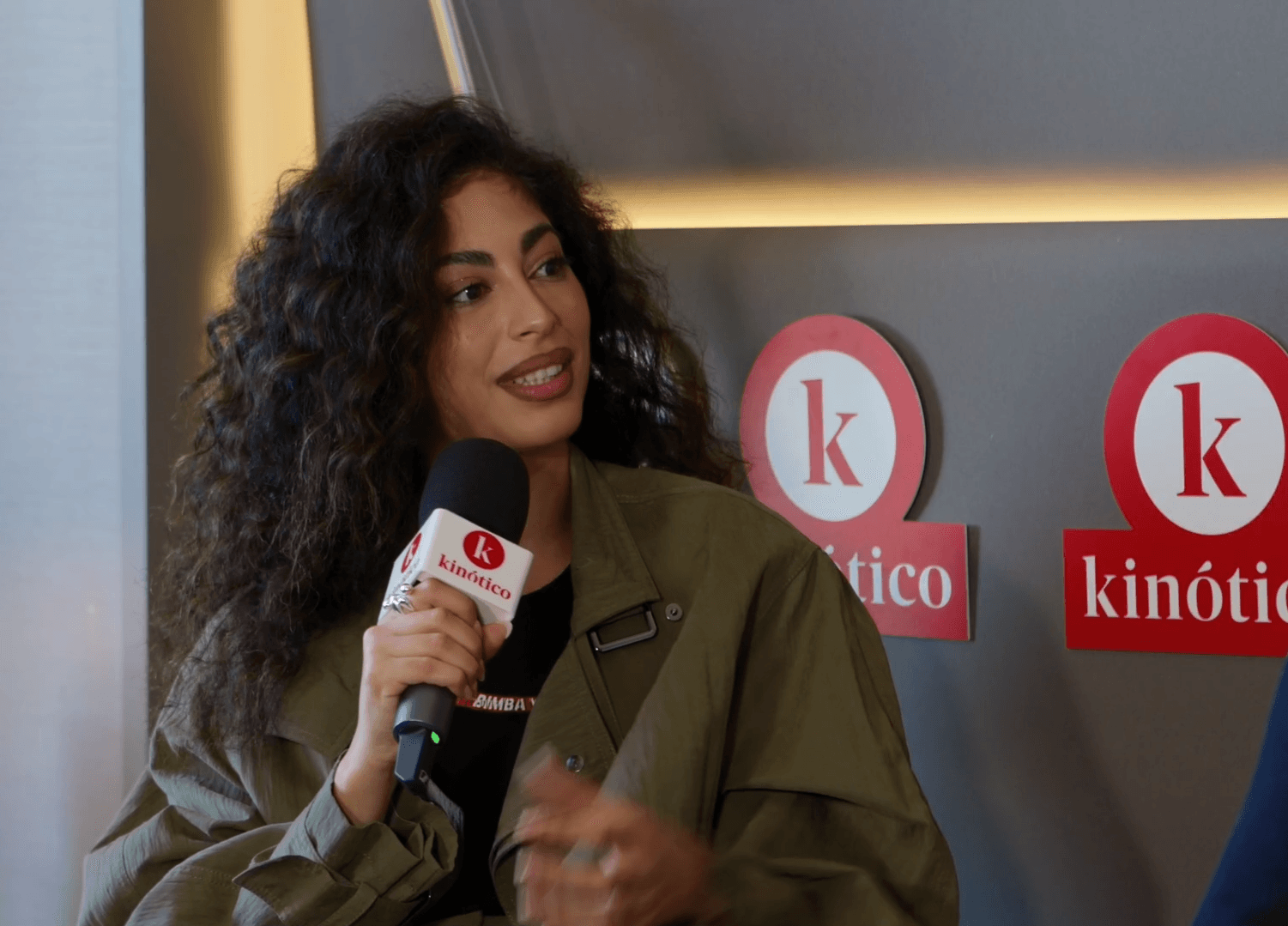 La actriz Mina El Hammani, a su paso por el set Kinótico en el Festival de Cine Europeo de Sevilla