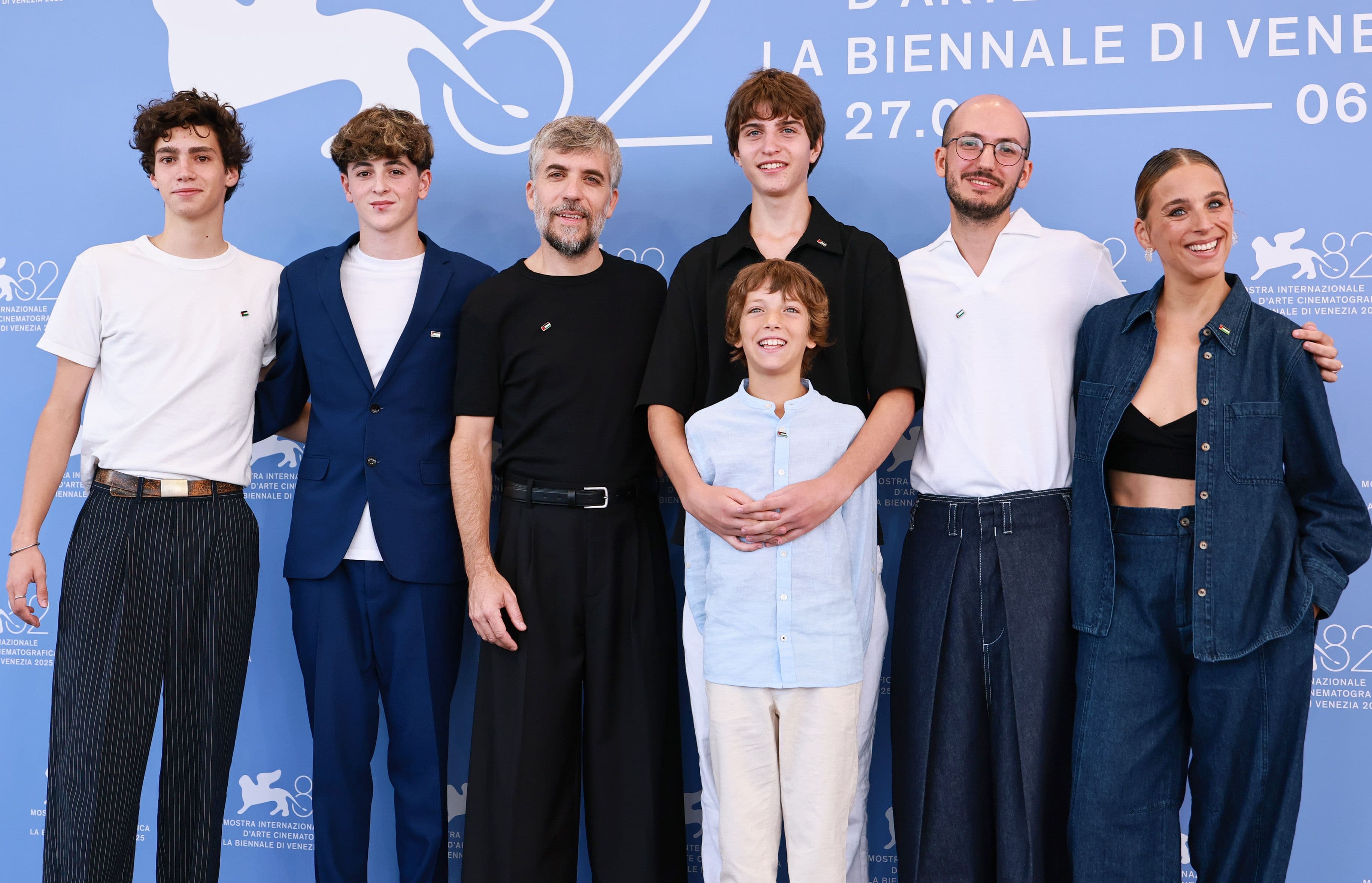 El equipo de 'Extraño río', con el director Jaume Claret Muxart y el actor Jan Monter, en el Festival de Venecia 2025
