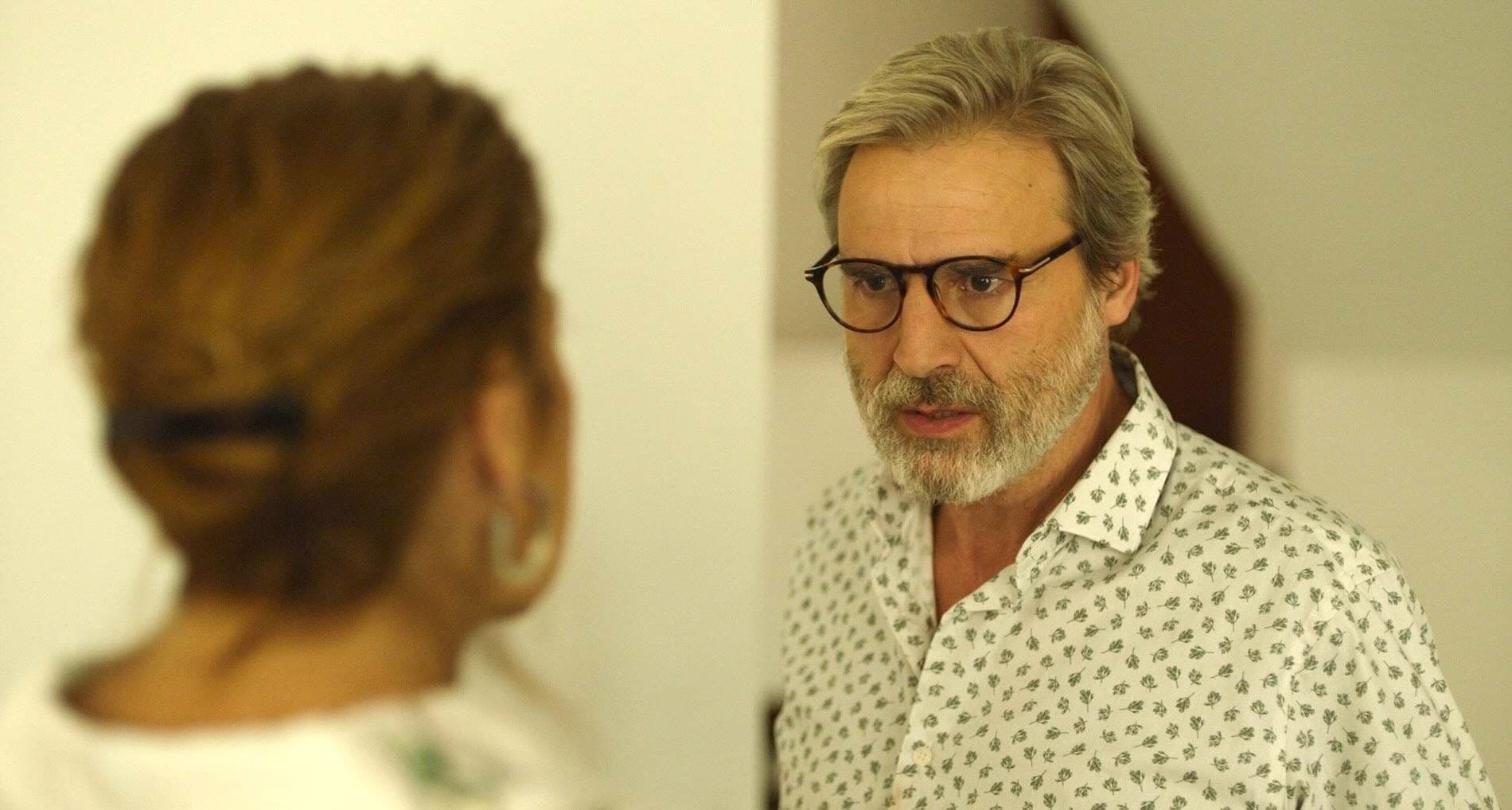 Emma Vilarasau y Alberto San Juan en un fotograma de 'Casa en llamas', de Dani de la Orden
