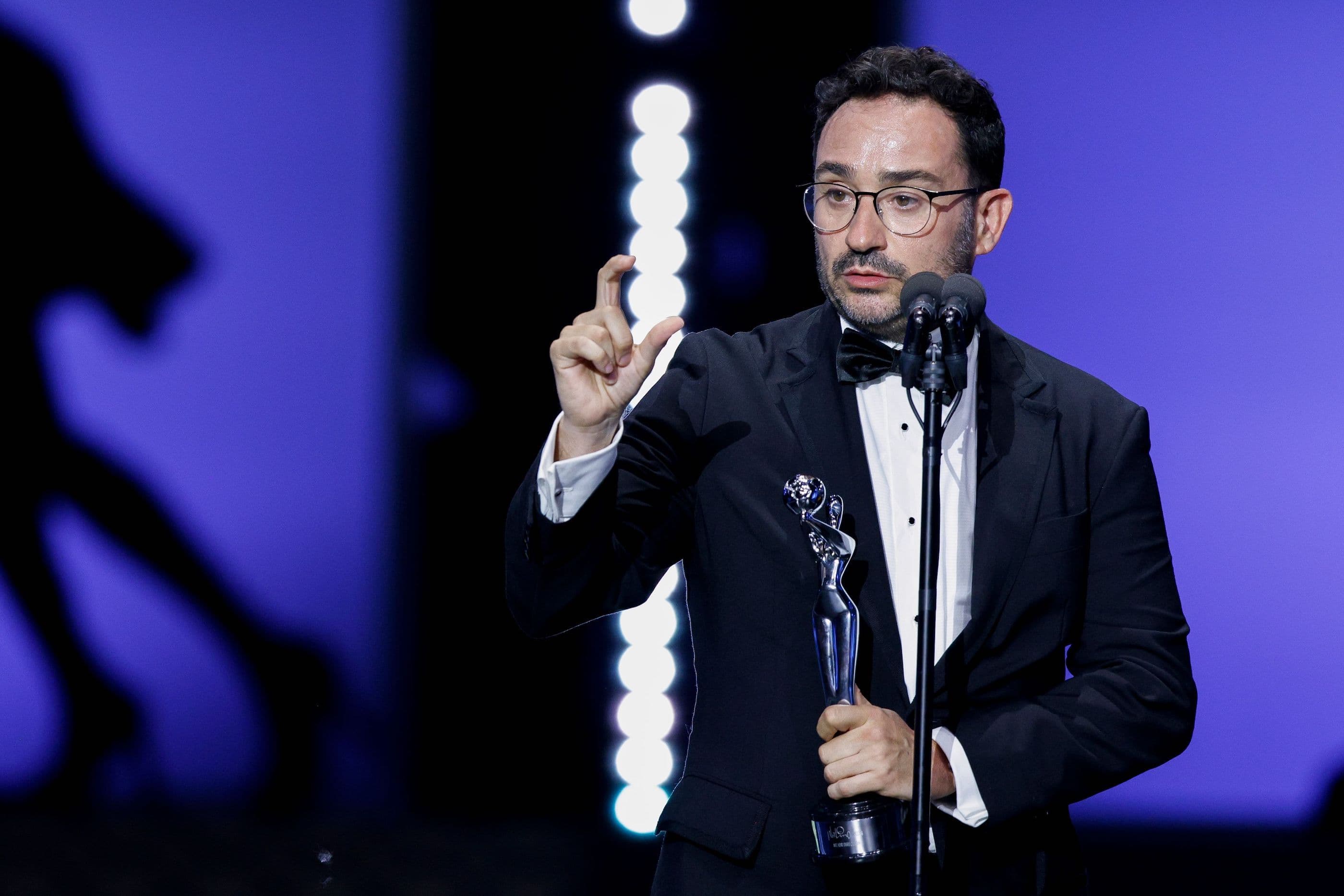 El director Juan Antonio Bayona agradece el Platino a la Mejor Dirección por 'La sociedad de la nieve'