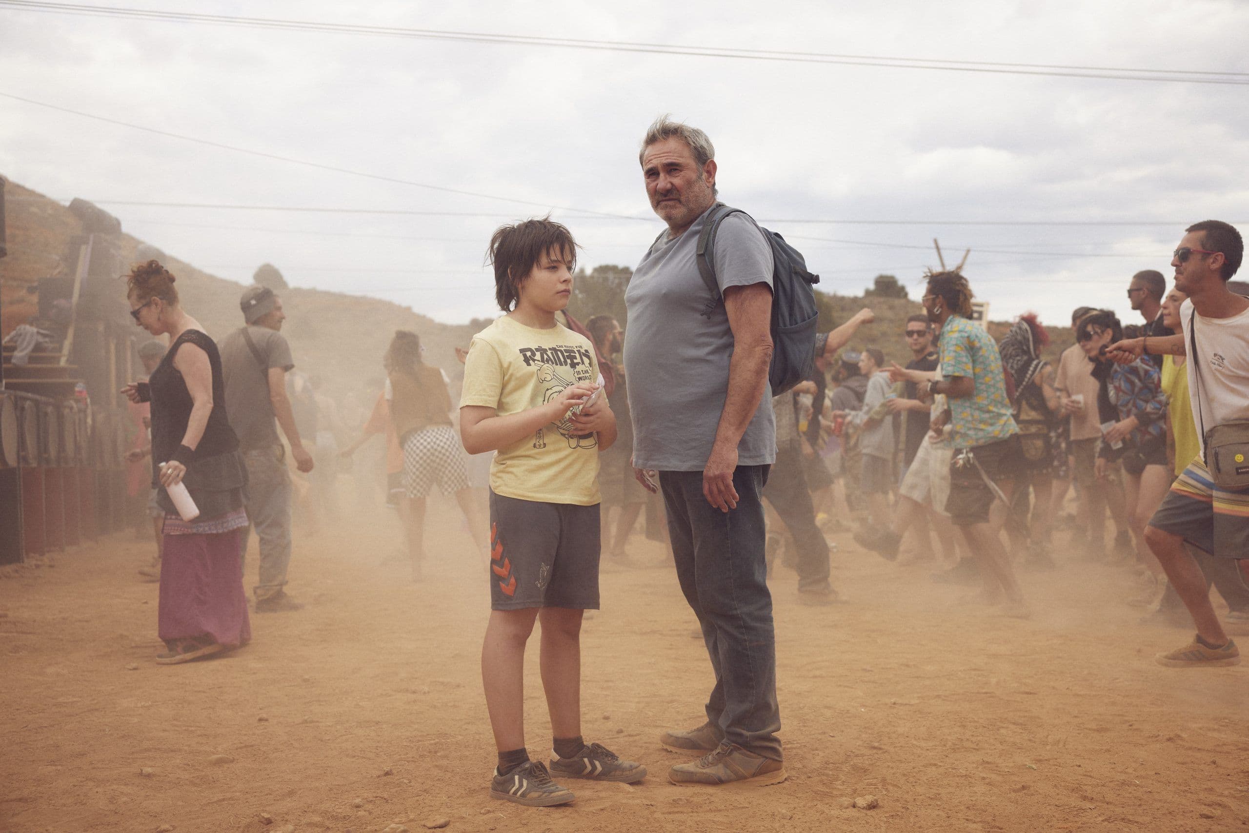 Sergi López y Bruno Núñez en un fotograma de 'Sirat', de Oliver Laxe