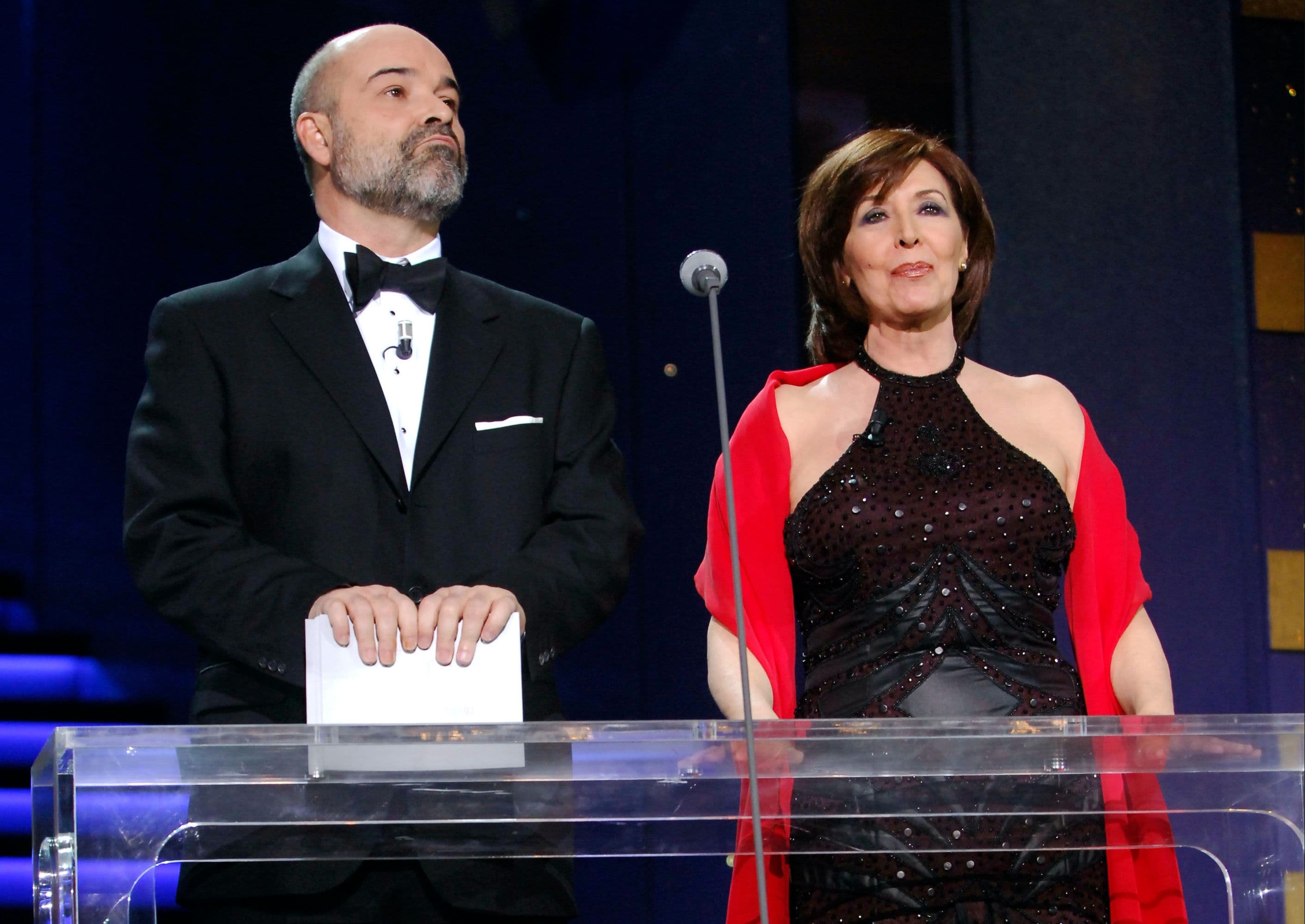 Antonio Resines y Concha Velasco, durante la gala de los Goya de 2006