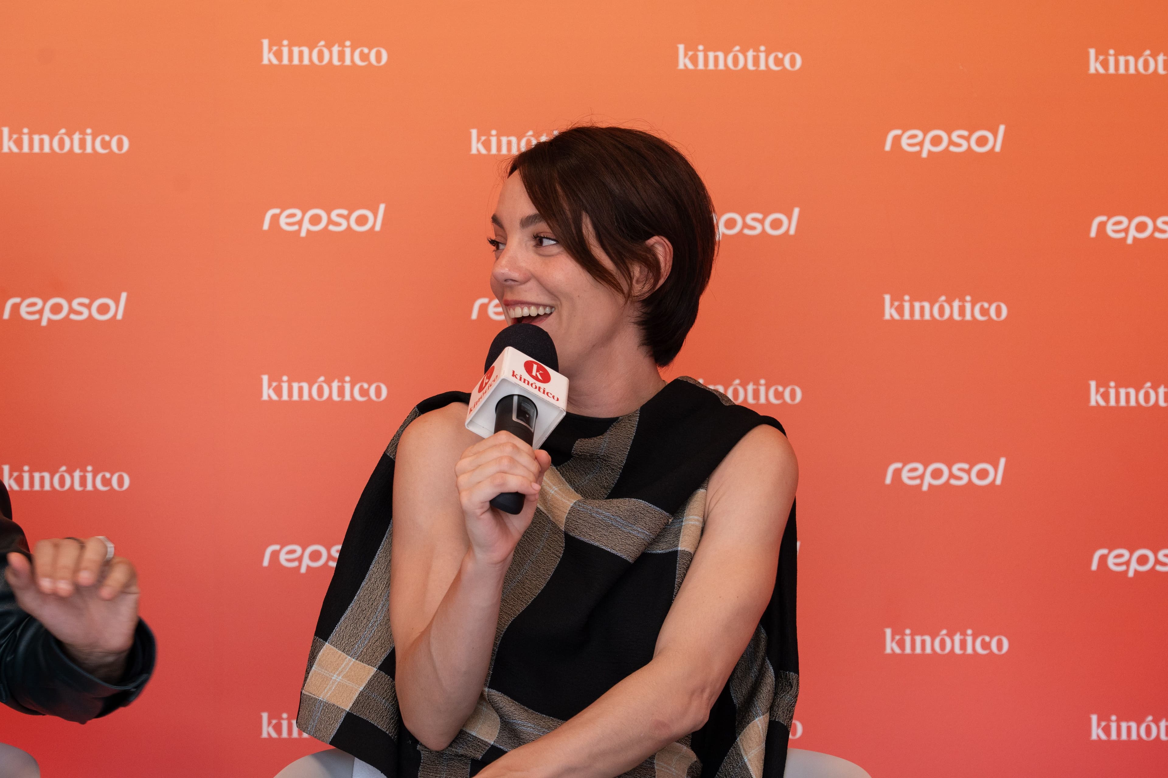 La actriz Victoria Luengo a su paso por el set audiovisual de Kinótico, en San Sebastián 2026, para presentar 'Sants'