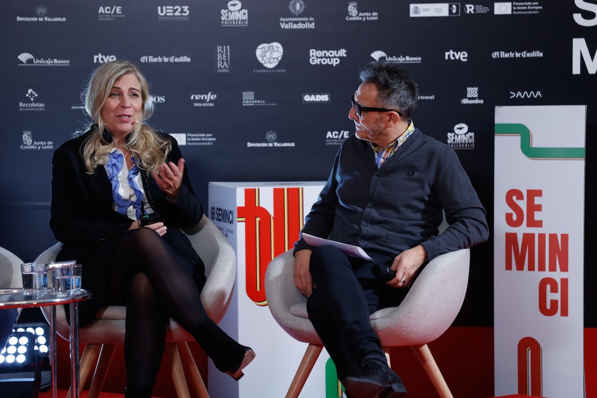 La directora Lone Scherfig y José Luis Cienfuegos en un acto de la 68 edición de Seminci