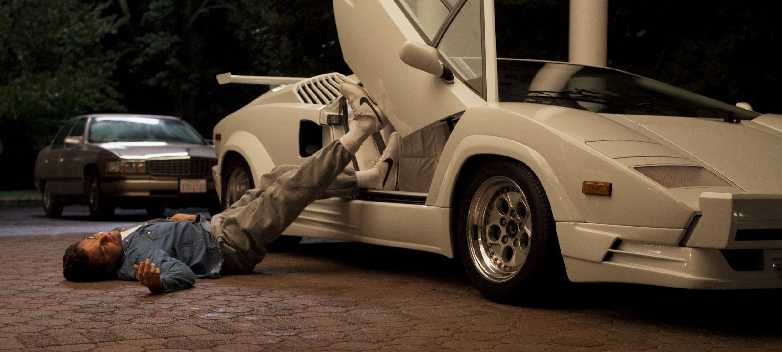 Escena de Jordan Belfort (Leonardo DiCaprio) en el Lamborghini de la película 'El lobo de Wall Street'