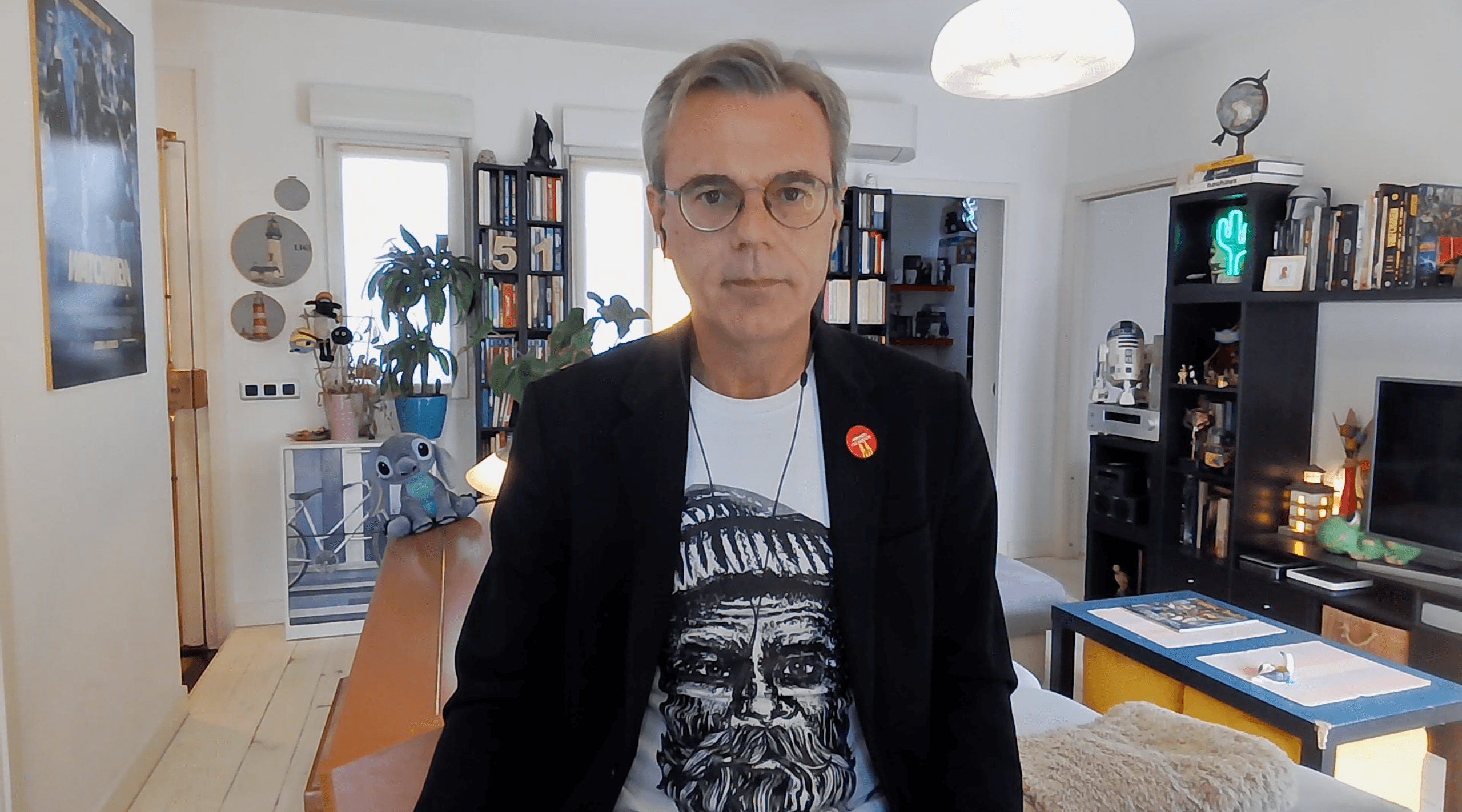 El periodista Pedro Vallín, durante la nueva edición de su video semanal 'La homilía'