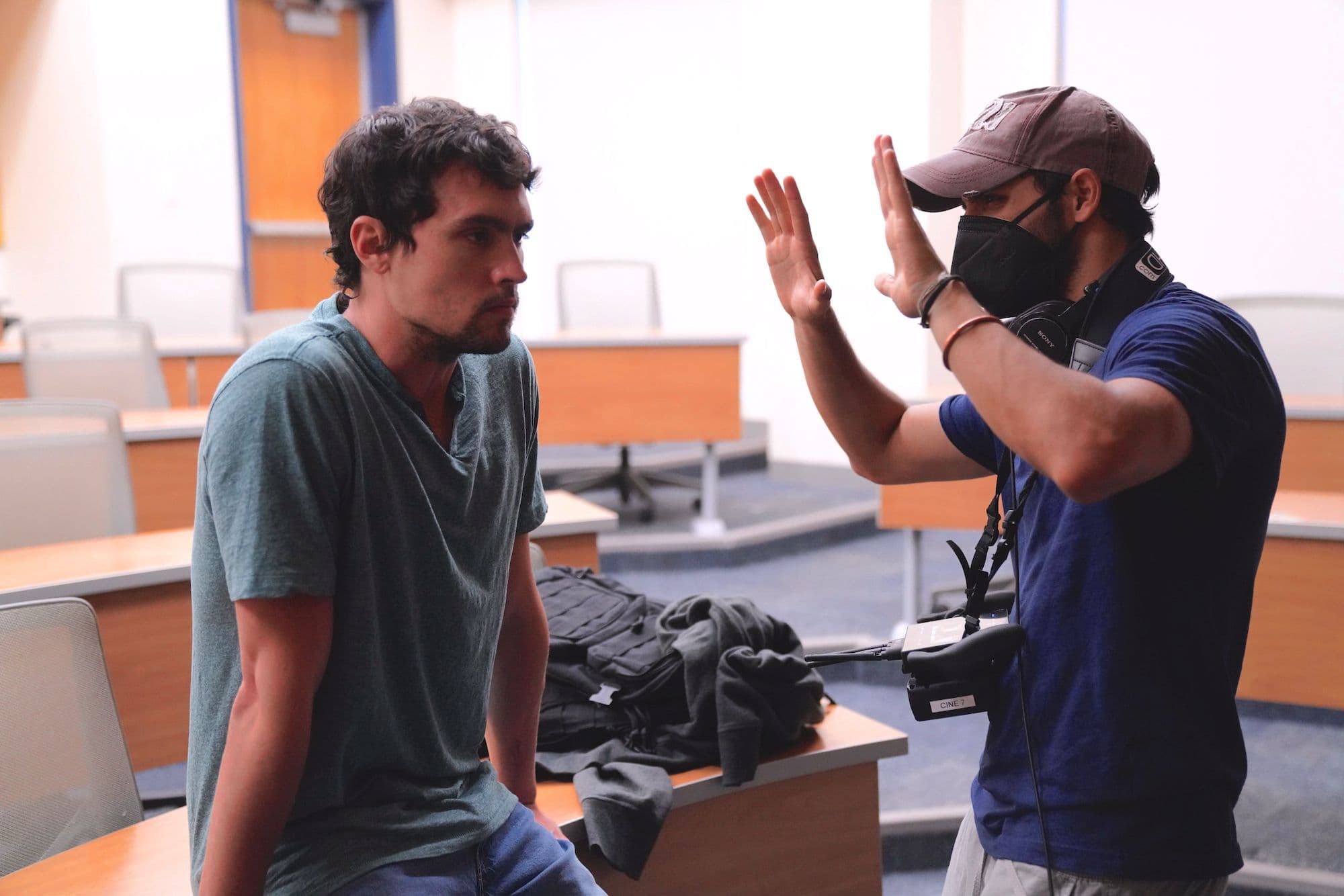 Christian McGaffney y Diego Vicentini en el set de 'Simón'