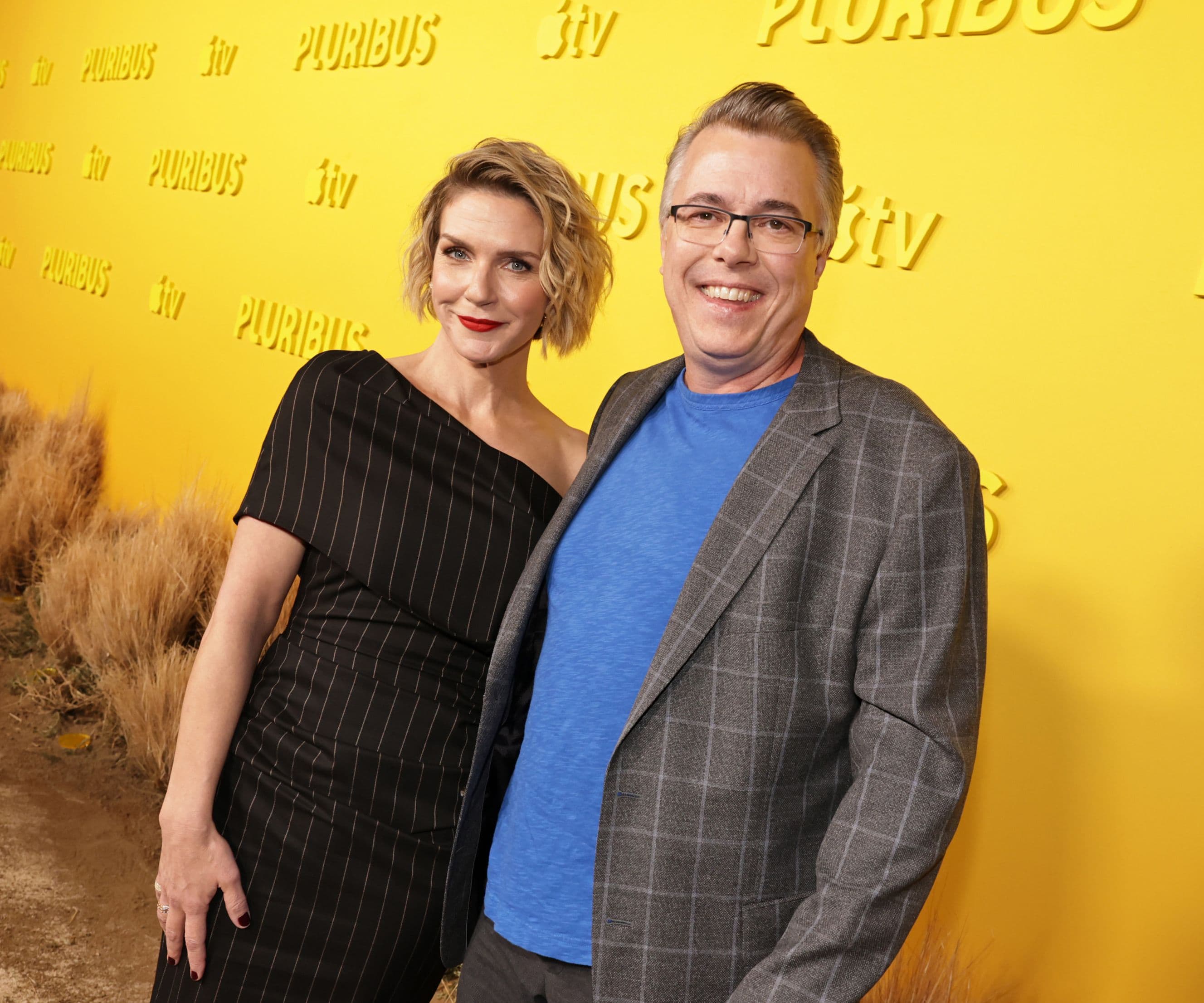 La actriz Rhea Seehorn y el creador, guionista, director y productor ejecutivo Vince Gilligan en la presentación de 'Pluribus' en Los Angeles