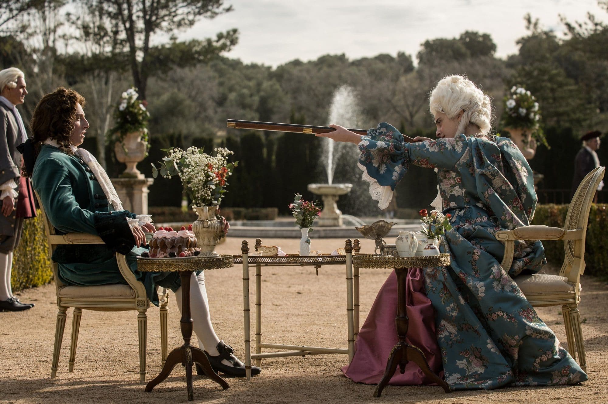 Carlos Scholz y Alicia Armenteros en un fotograma promocional de la serie 'La vida es breve'