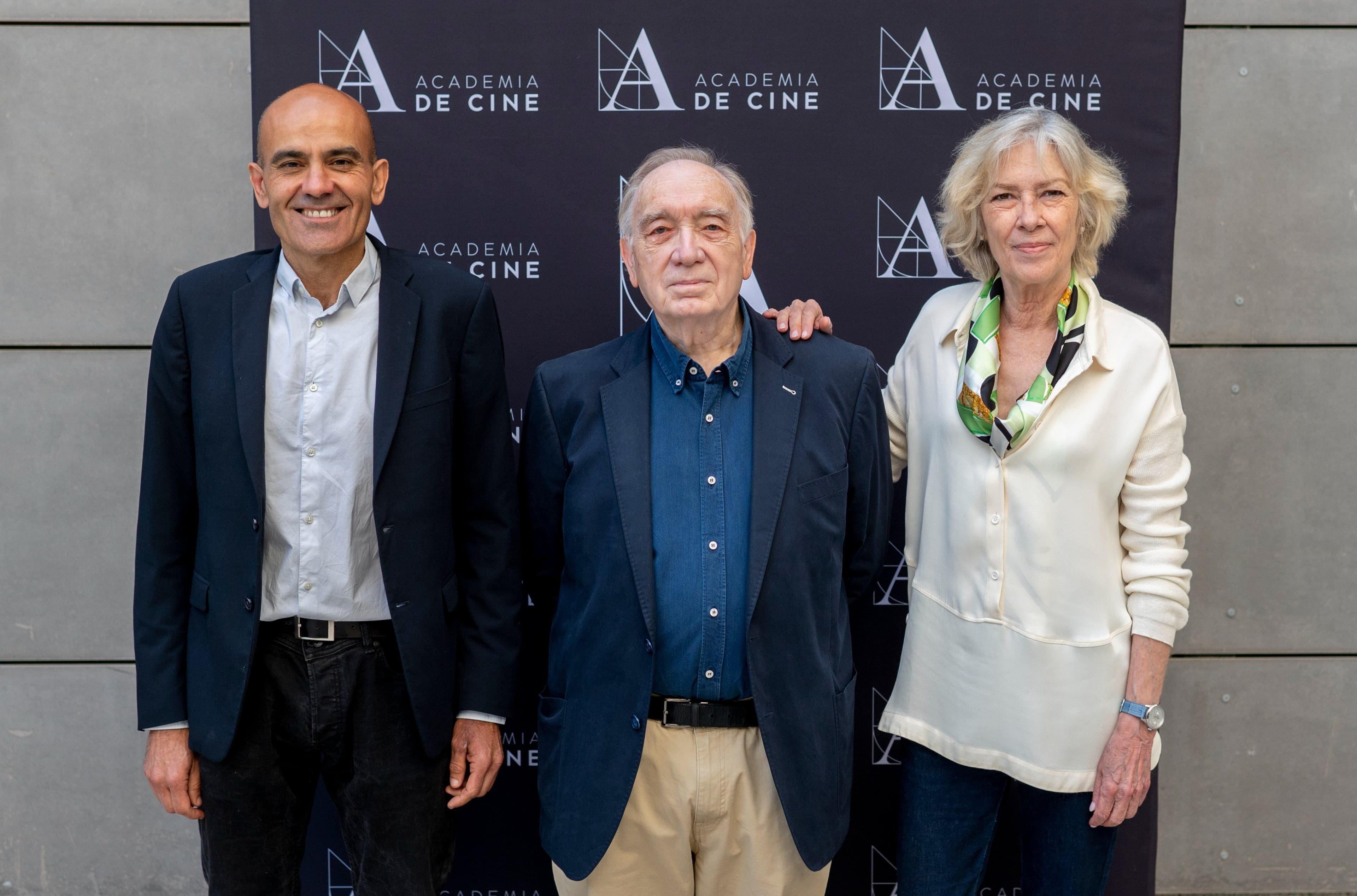 Fernando Méndez-Leite, Rafael Portela (i) y Susi Sánchez (d), presidente y vicepresidentes de la Academia de Cine, el día de su elección en junio de 2022