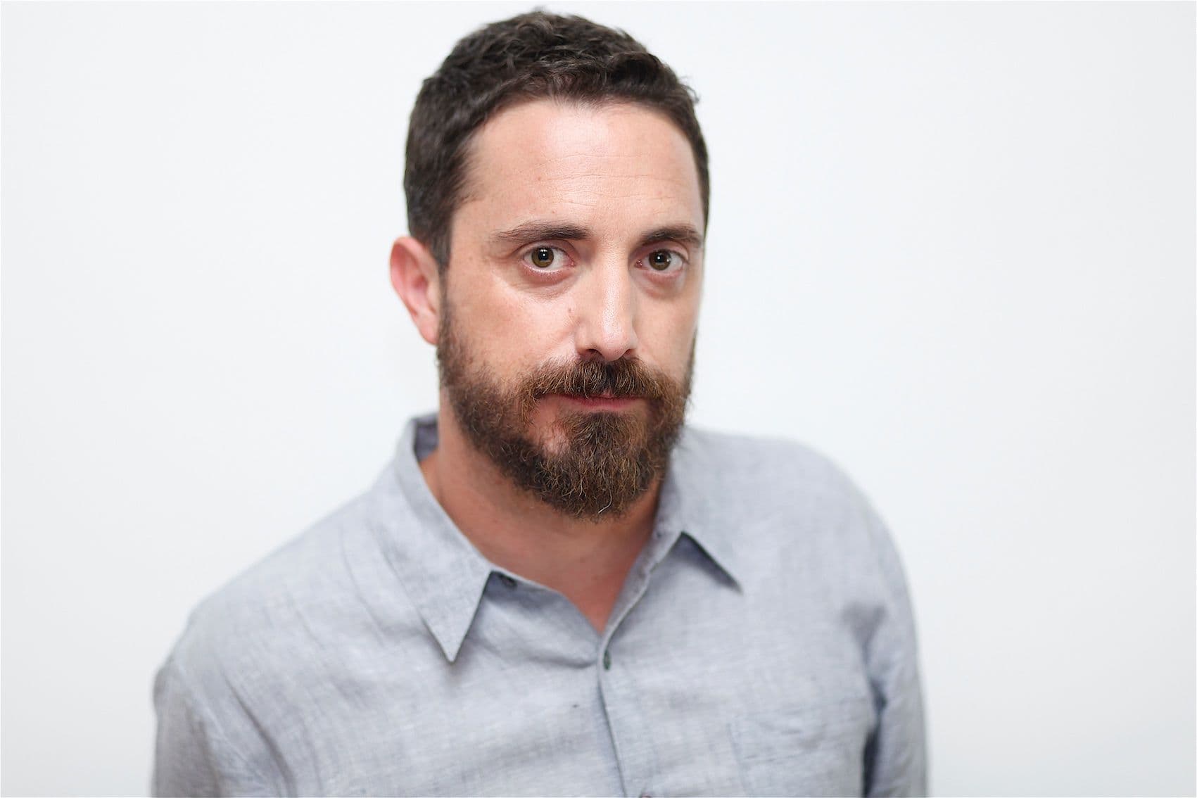 Posado de Pablo Larraín durante la promoción de 'Jackie'