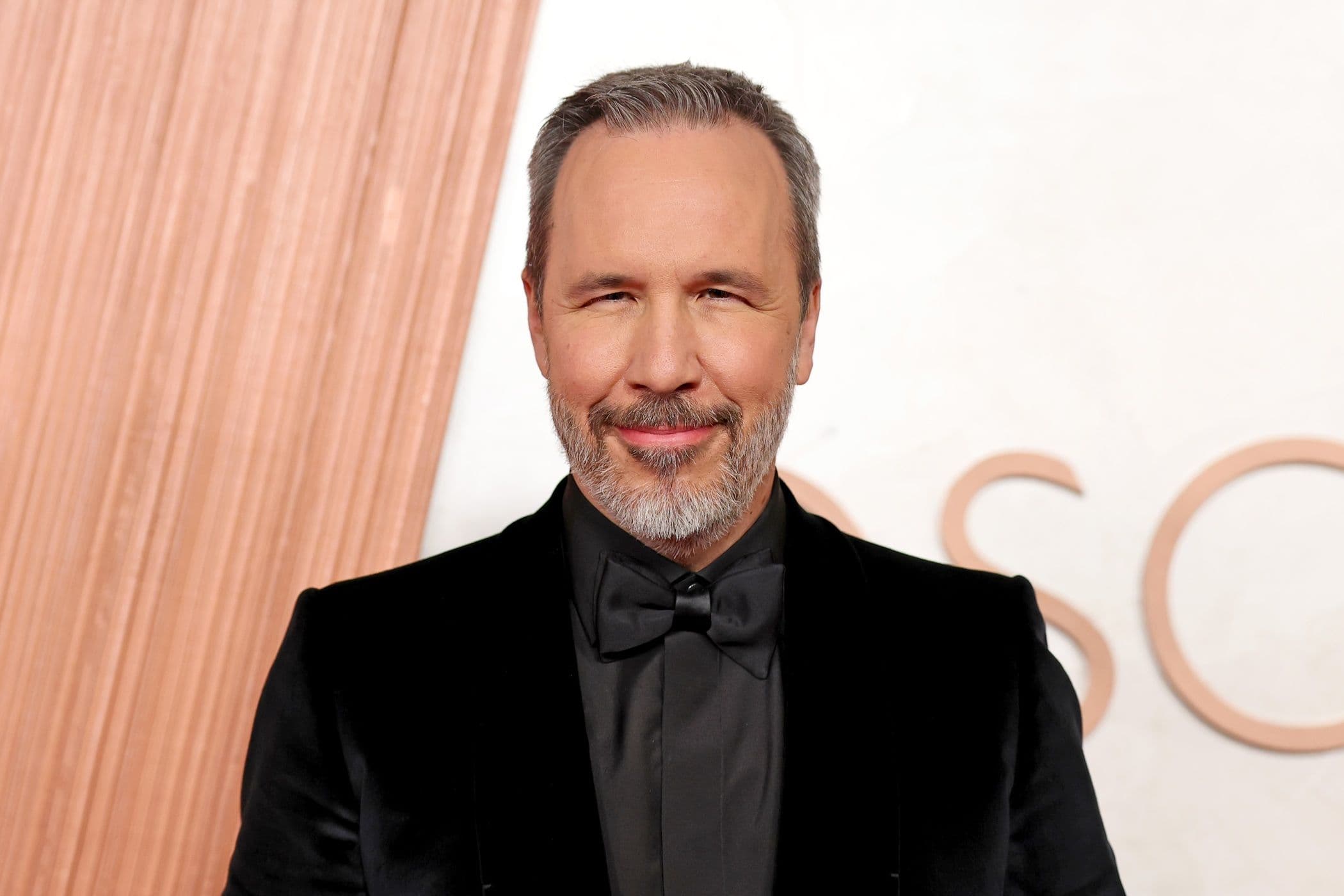 Denis Villeneuve en la alfombra roja de la 97 edición de los Premios Oscar (2025)