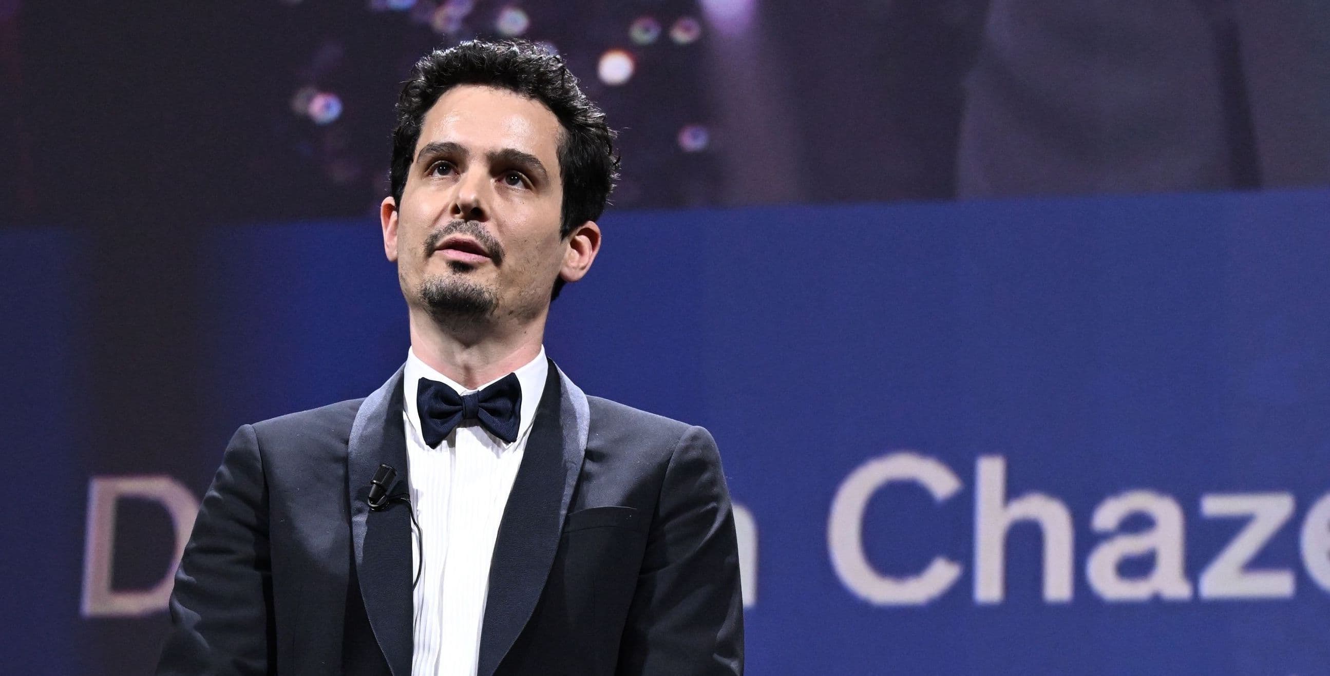 El director Damien Chazelle, presidente del jurado de la 80 Mostra de Venecia, en el escenario del Palazzo del Cinema
