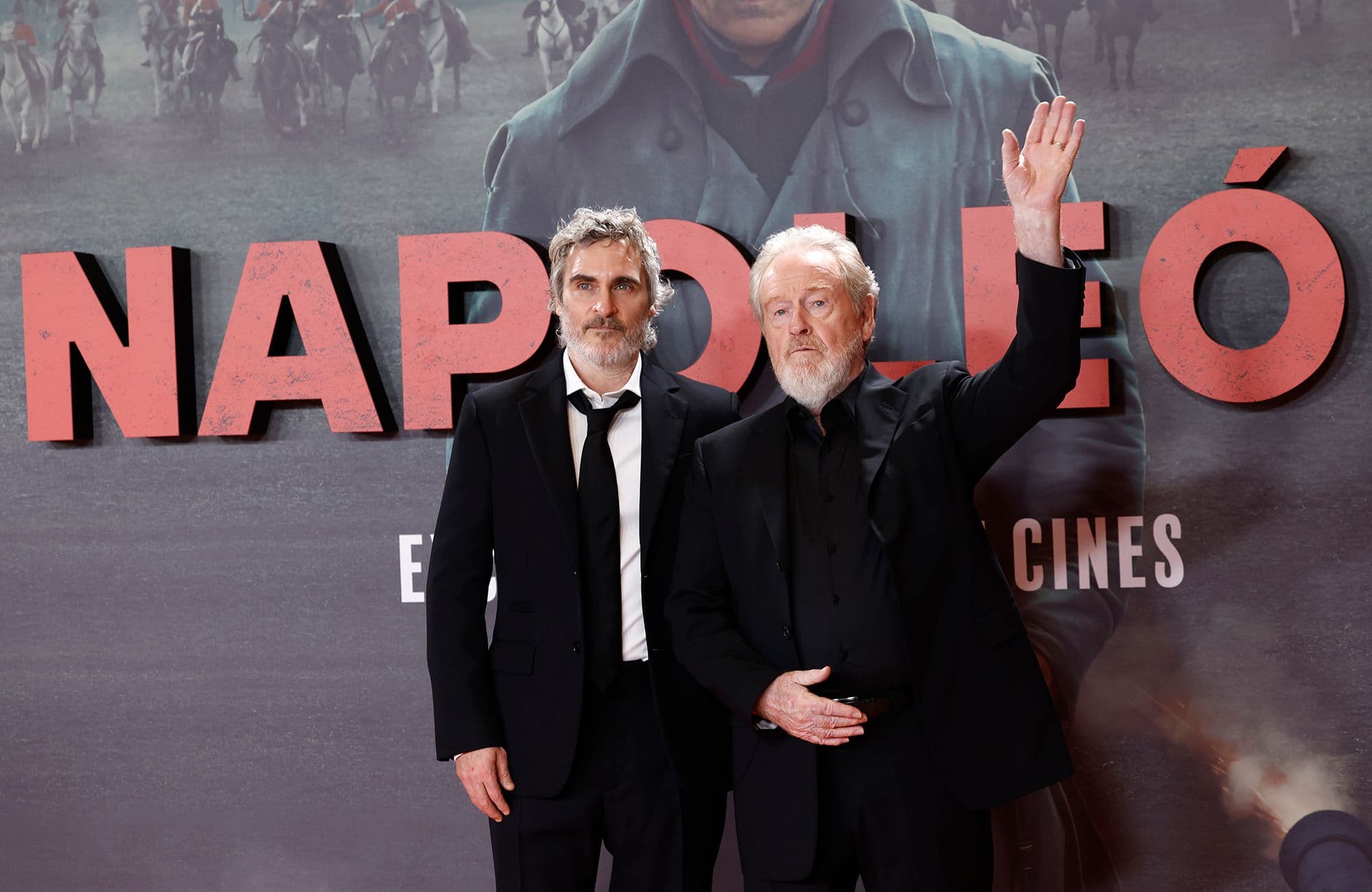 El director Ridley Scott y el actor Joaquin Phoenix en la presentación en Madrid de 'Napoleón'