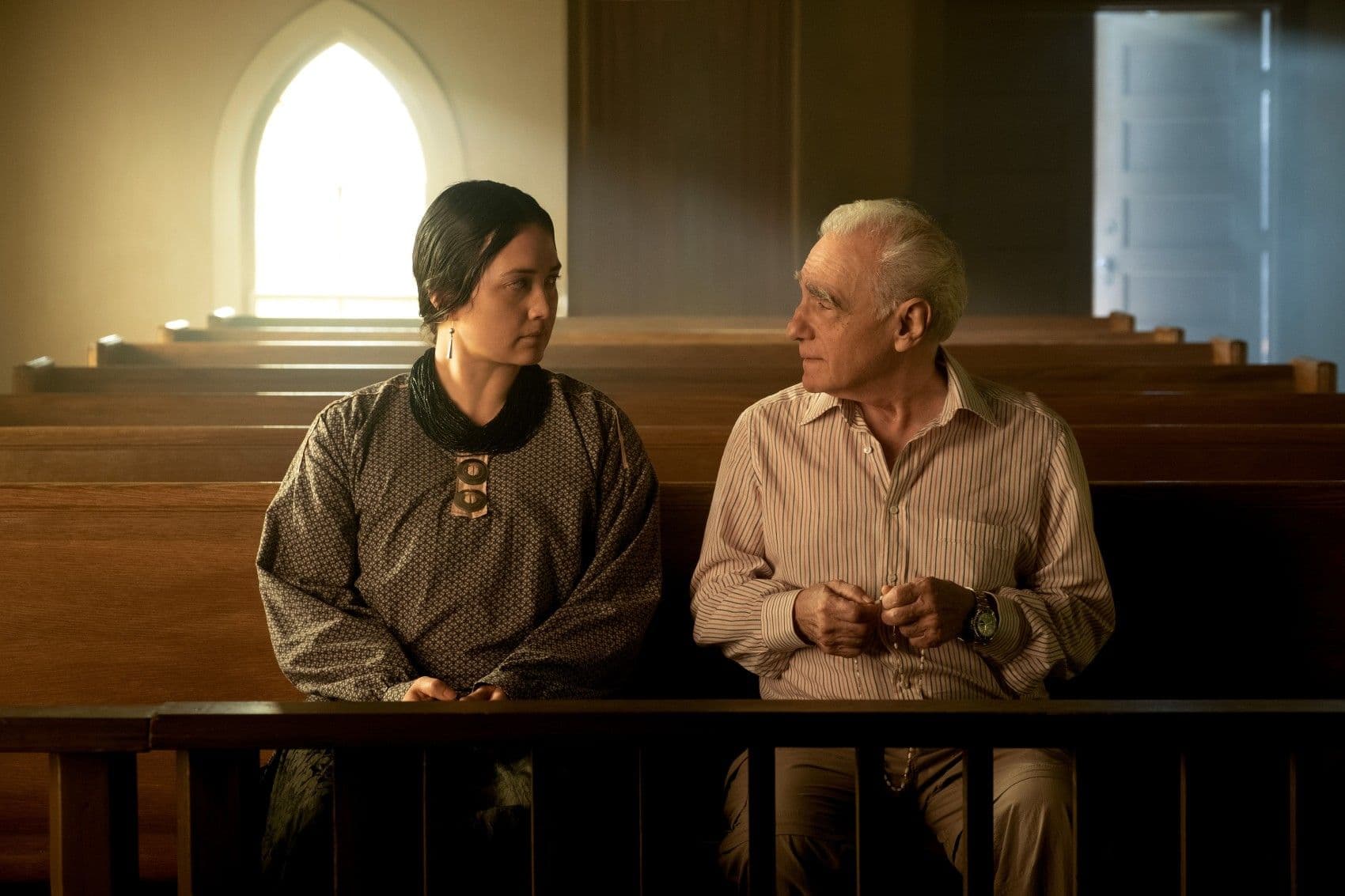 Fotograma del rodaje de 'Killers of the flower moon', con Lily Gladstone y Martin Scorsese.