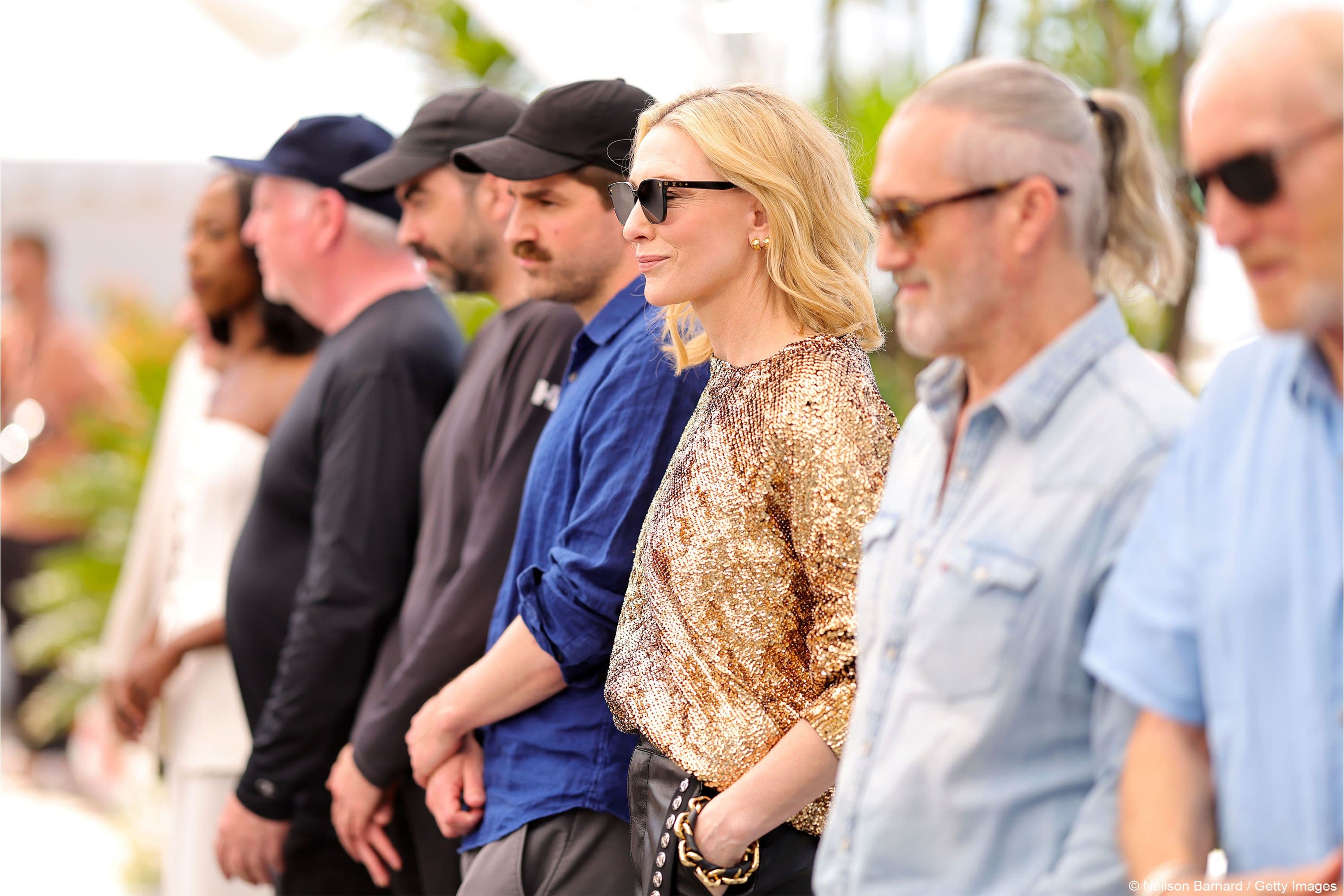Guy Maddin, Evan Johnson, Galen Johnson y parte del reparto de 'Rumours' en la alfombra roja de Cannes
