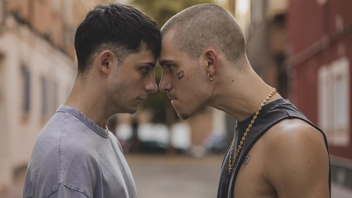 Los actores Christian Checa y Hugo Welzel en un fotograma de la película 'Enemigos', de David Valero
