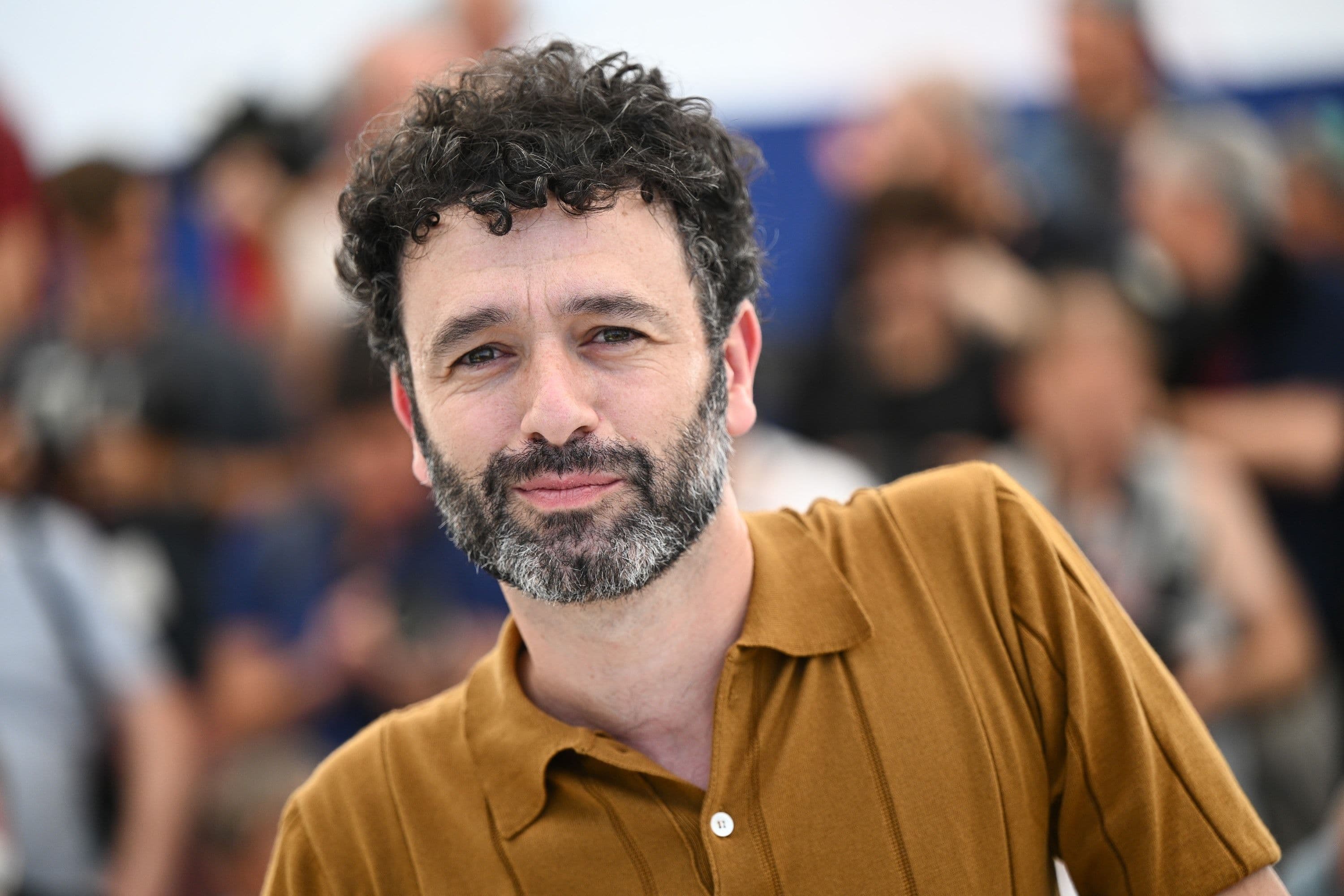 El director Rodrigo Sorogoyen posa en la presentación de 'As bestas' en el 75 Festival de Cannes, en mayo de 2022