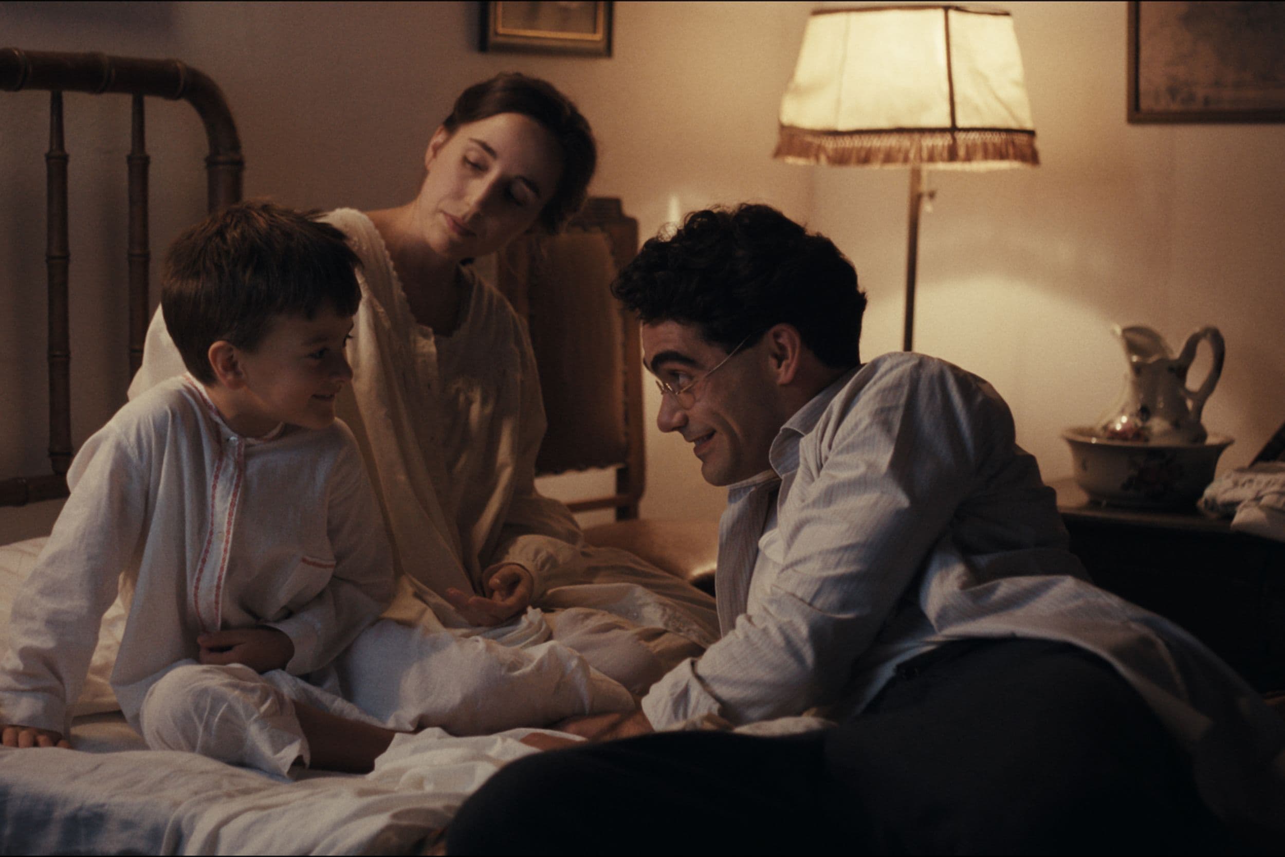 Xoán Fórneas y Cris Iglesias en un fotograma de la película 'Anes de nós'