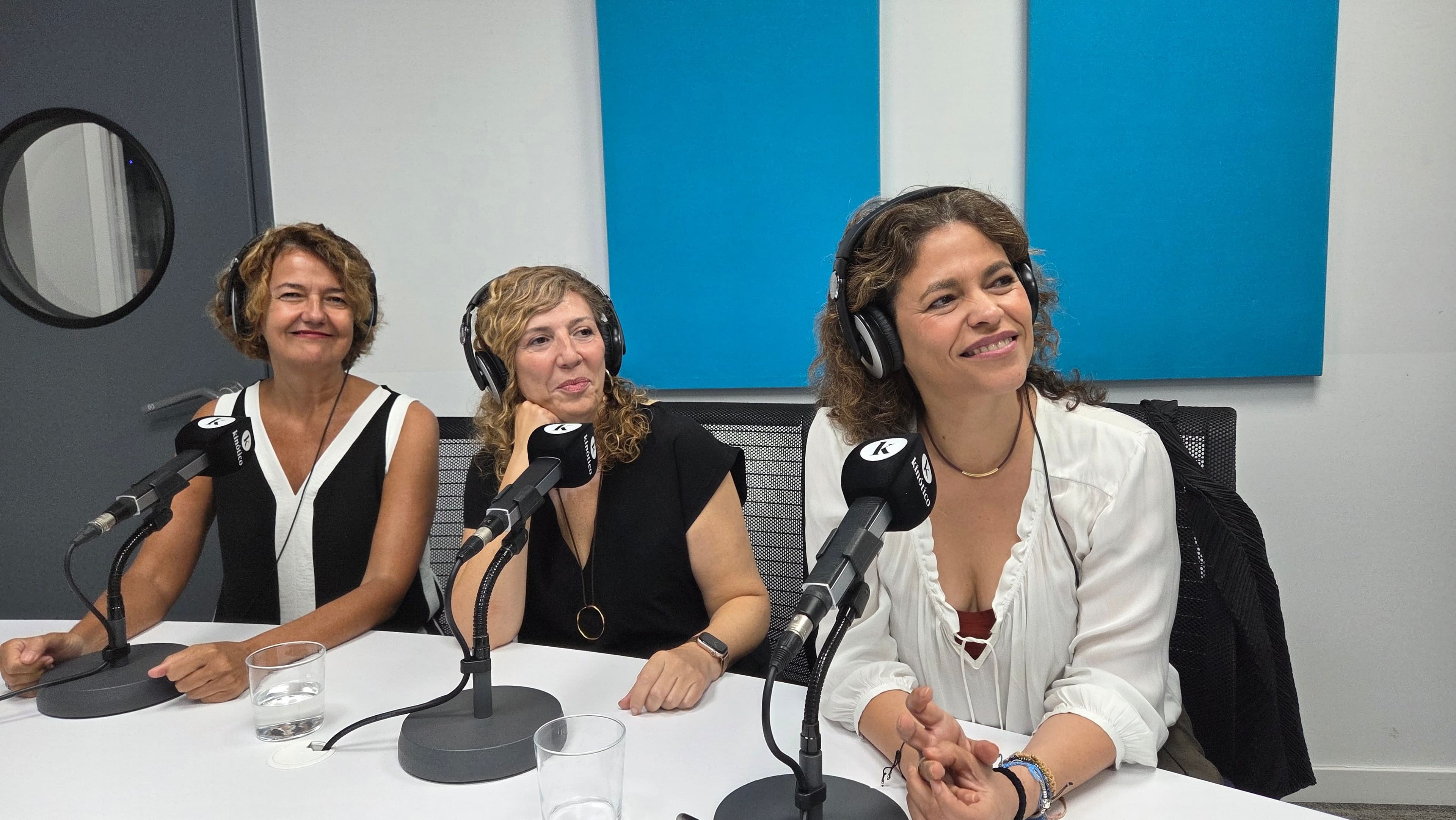 Tonucha Vidal, Eva Leira y Yolanda Serrano, directoras de casting, durante su visita al estudio de Kinótico