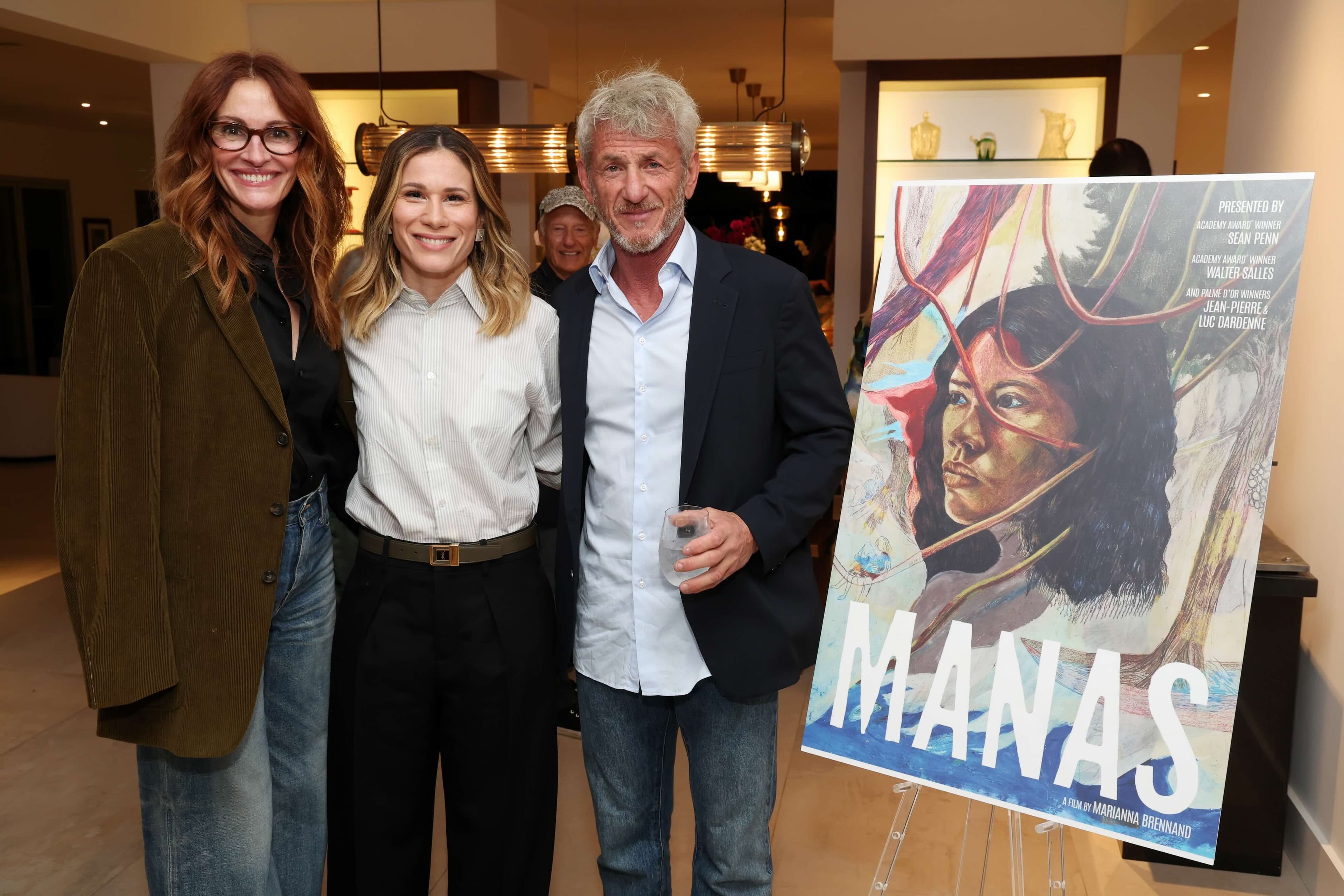 Julia Roberts, Marianna Brennand y Sean Penn, en una proyección de 'Manas' en Los Ángeles