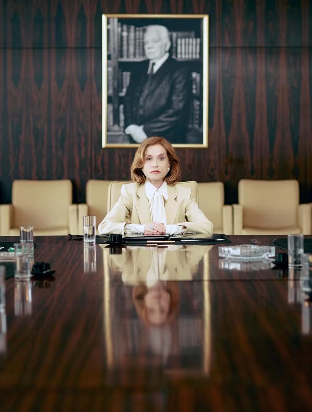 Isabelle Huppert, en un fotograma de 'The richest woman in the world', una de las películas participadas por Netflix que se verán en Cannes 2025
