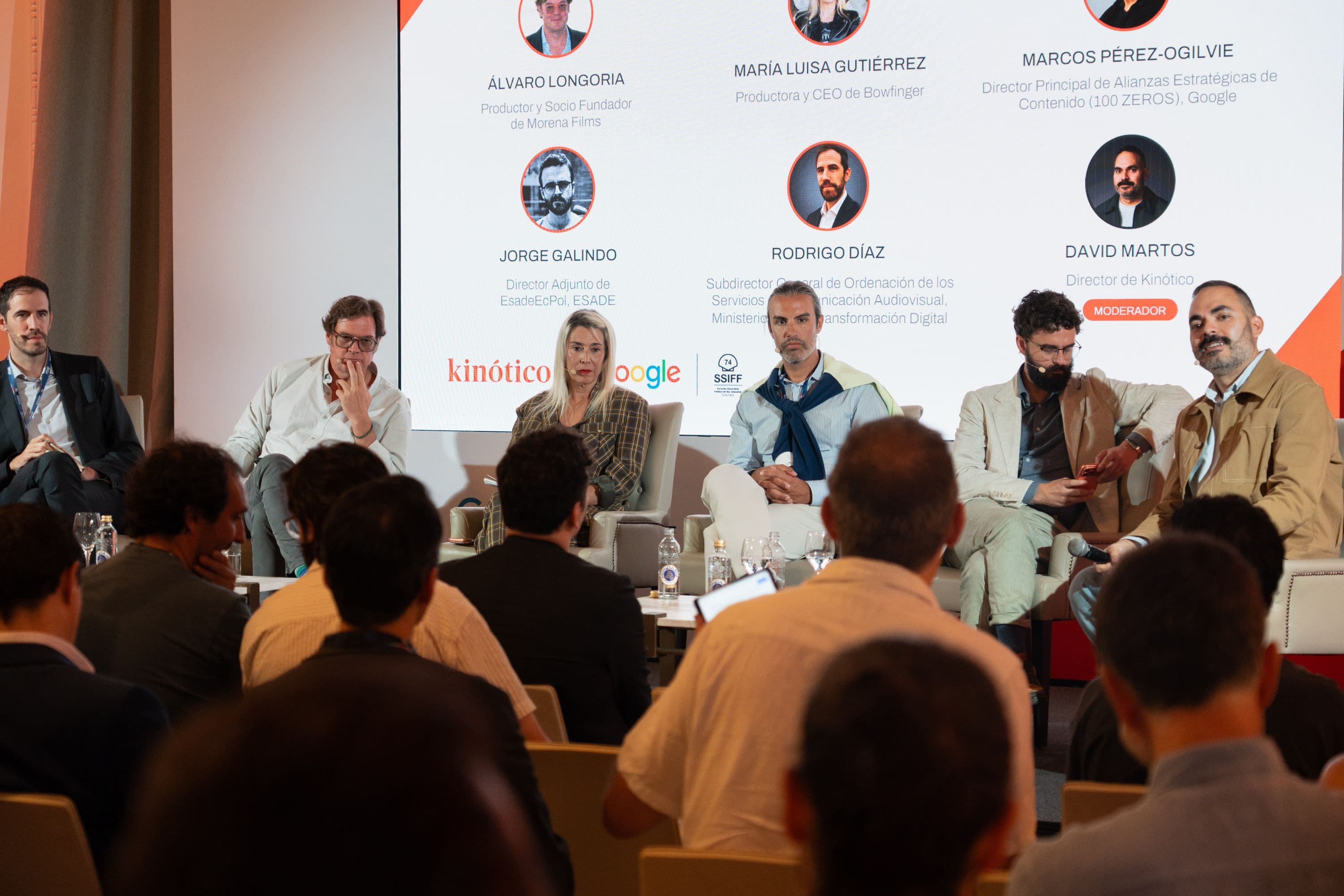 Rodrigo Diaz García, Álvaro Longoria, María Luisa Gutiérrez, Marcos Pérez-Ogilvie, Jorge Galindo y David Martos en la mesa redonda organizada en el Festival de San Sebastián por Kinótico y Google en septiembre de 2026