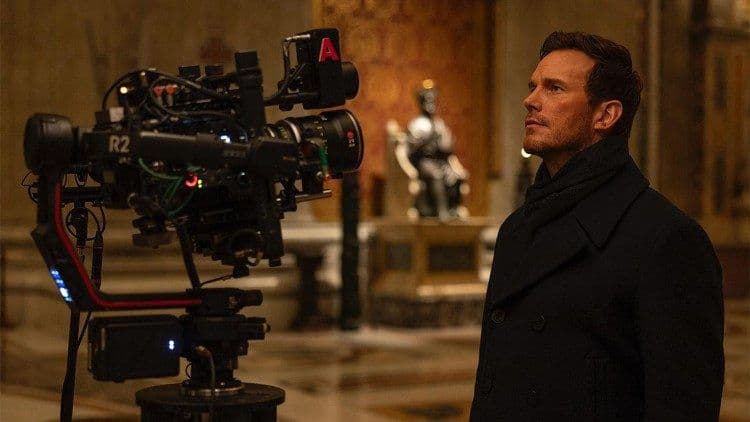 Imagen promocional del documental sobre El Vaticano de Paula Ortiz con Chris Pratt
