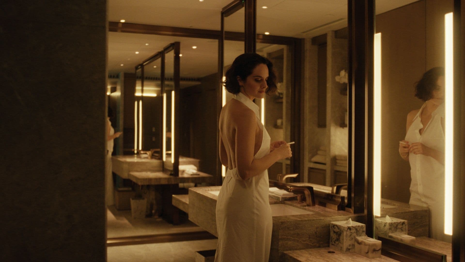 Imagen promocional de 'Emmanuelle', de Audrey Diwan, con Noémie Merlant como protagonista