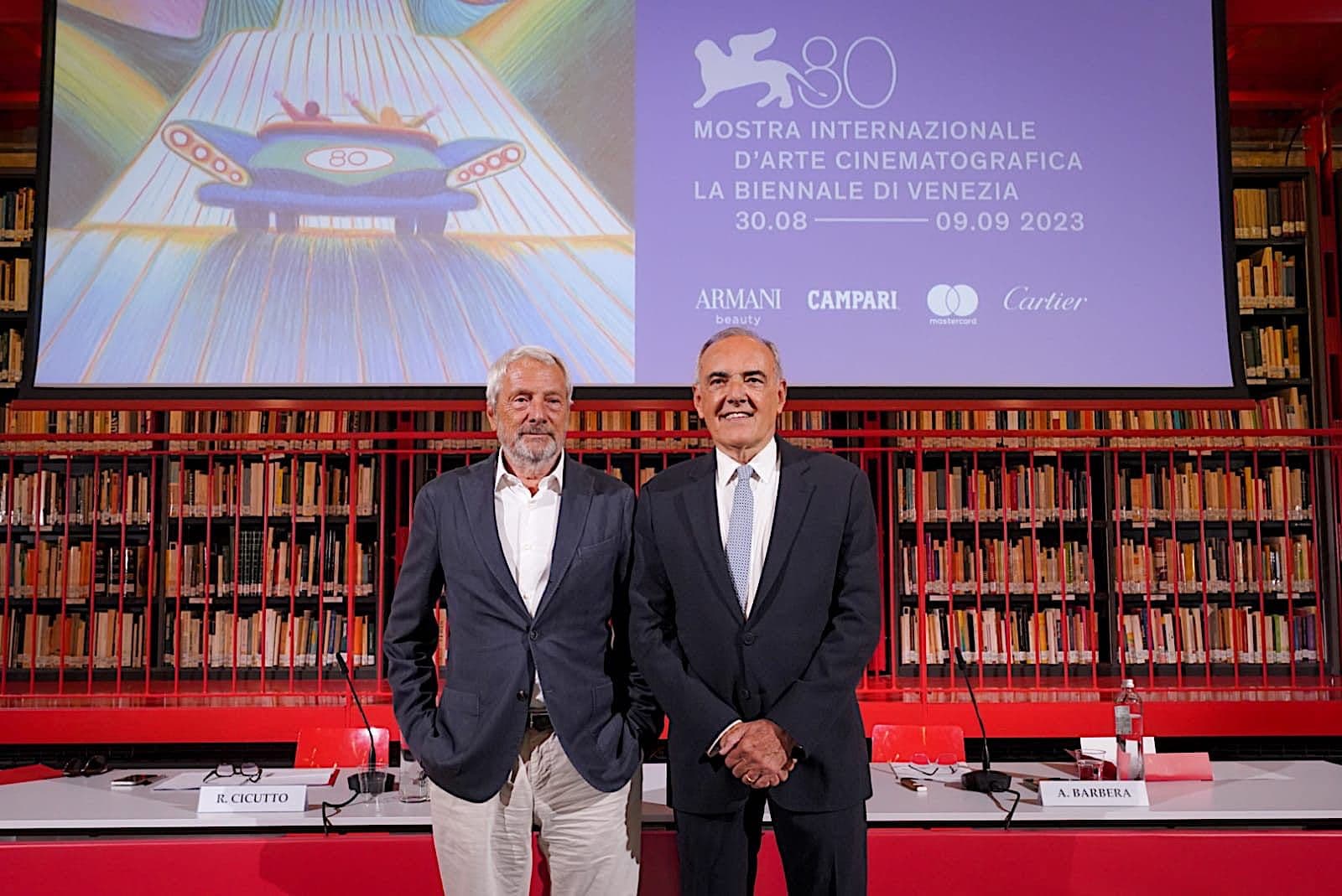 El presidente de la Biennale di Venezia, Roberto Cicutto, y el director artístico de la Mostra, Alberto Barbera, durante la presentación de la programación de 2023