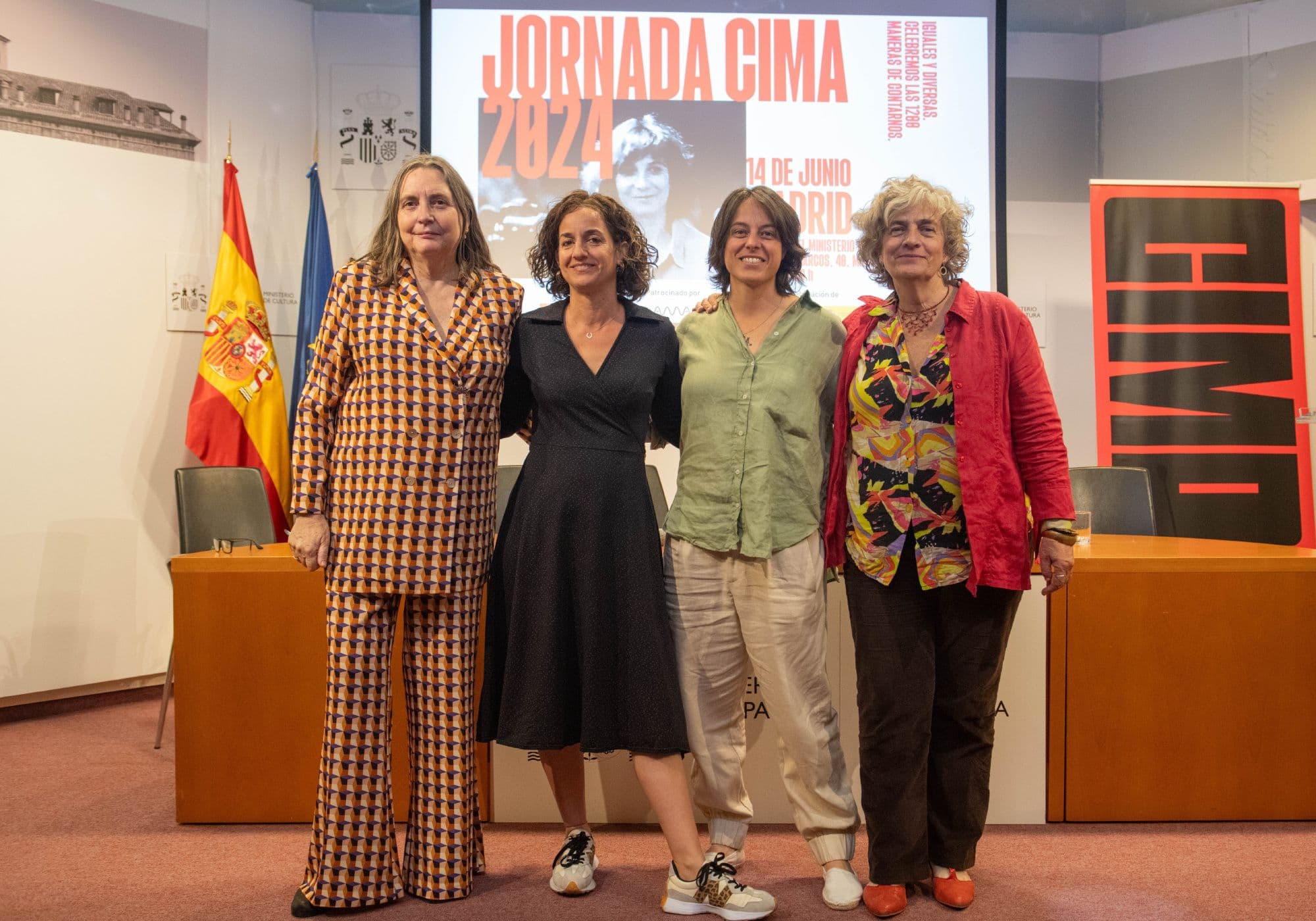 Fotografía de una de las mesas redondas de la Jornada CIMA 2024, con la expresidenta Cristina Andreu a la izquierda de la imagen