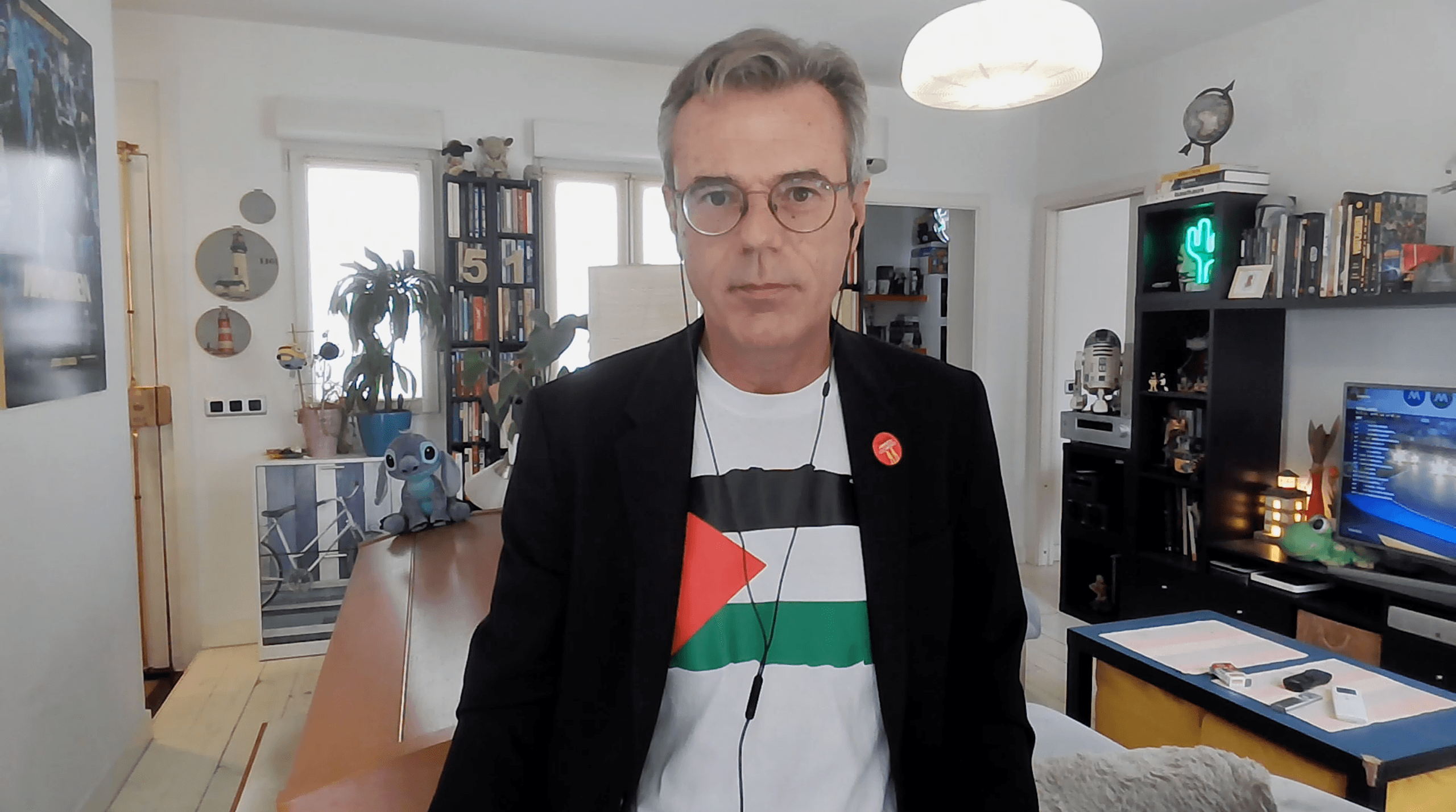 El periodista Pedro Vallín, durante la nueva edición de su video semanal 'La homilía'