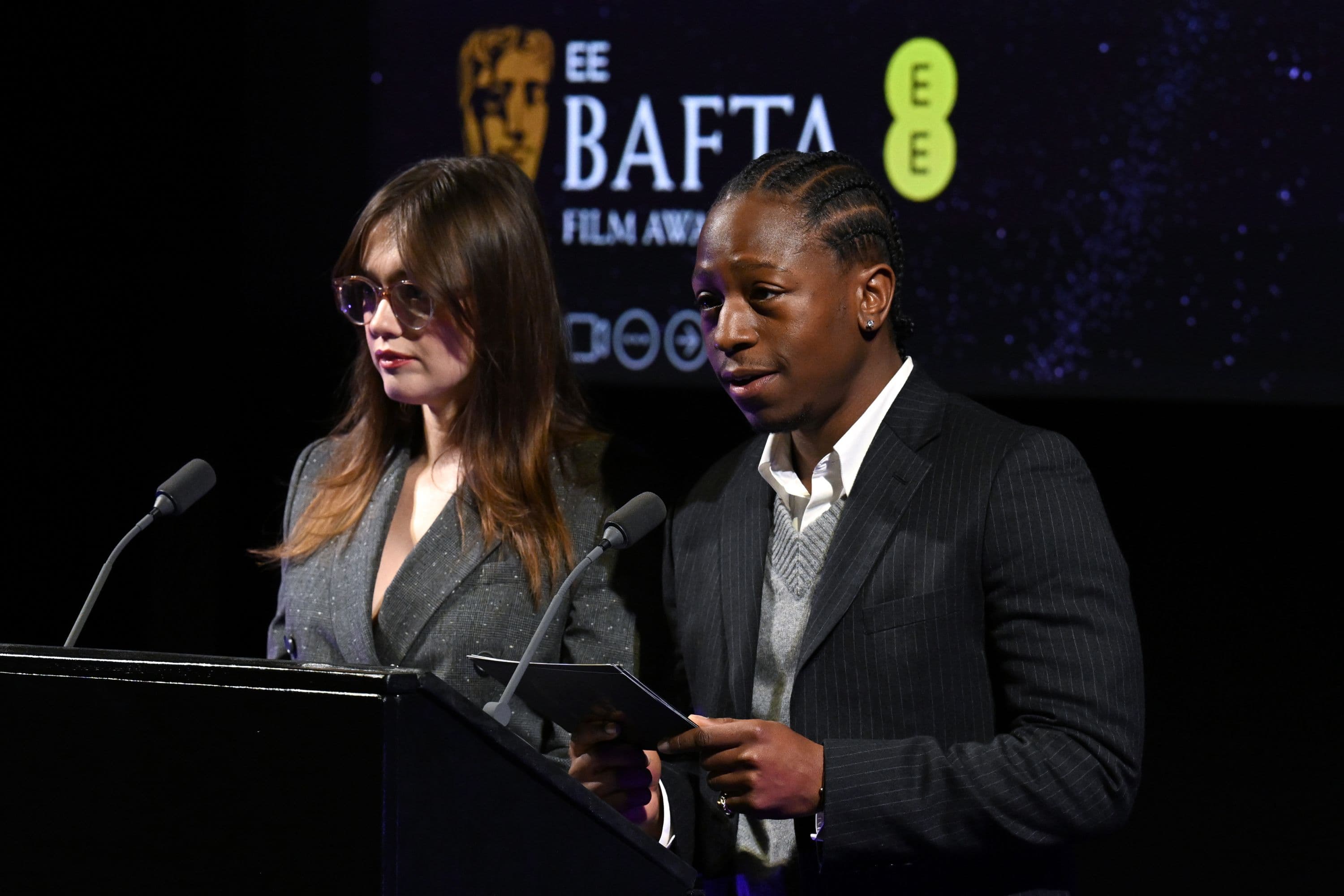 Los actores David Jonsson y Aimee Lou Wood han sido los encargado de leer los nominados a los BAFTA 2026