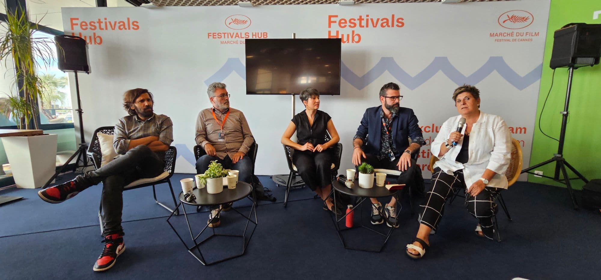 Los participantes en la mesa redonda del Marché du Film del Festival de Cannes 'De los festivales a la distribución'