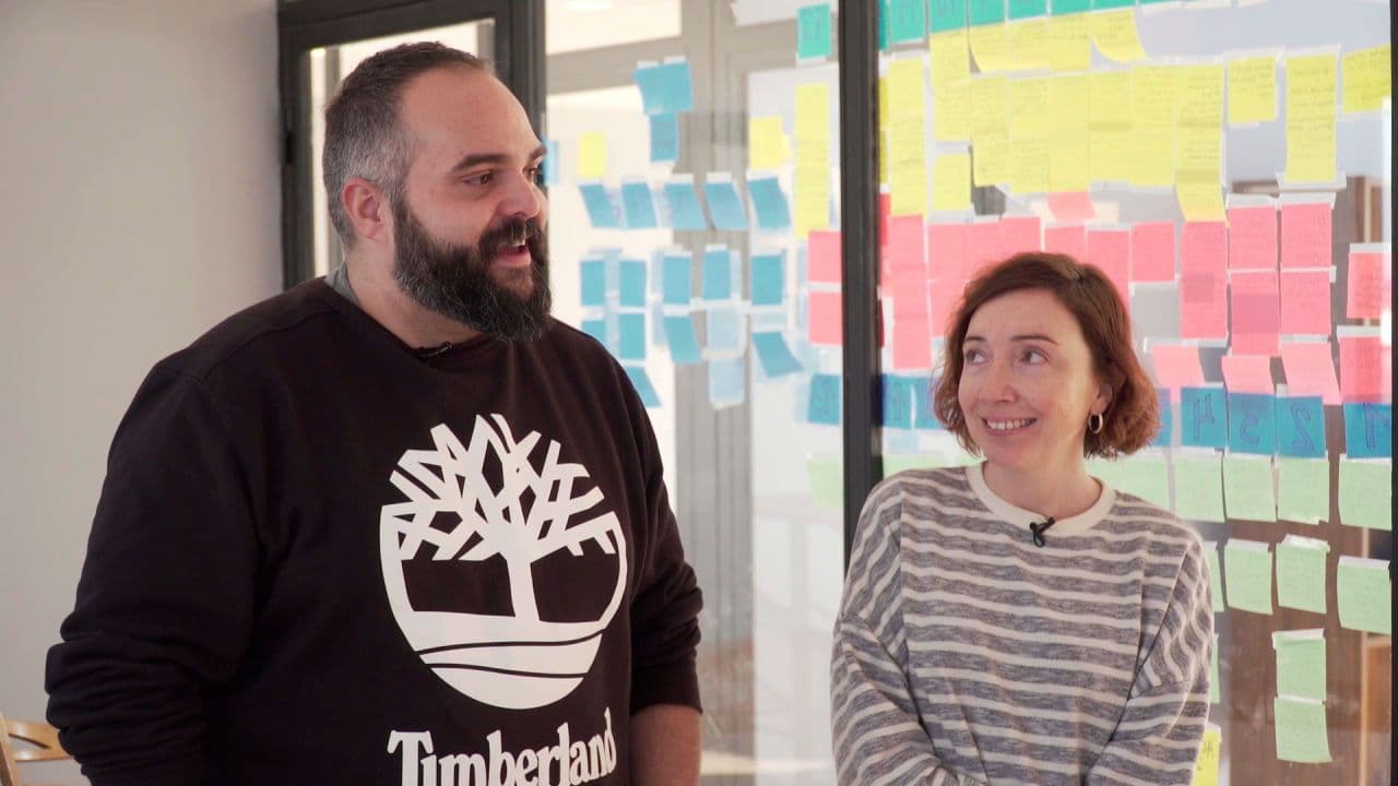 Diana Rojo y Borja Glez. Santaolalla en la sala de guionistas de '#Luimelia'