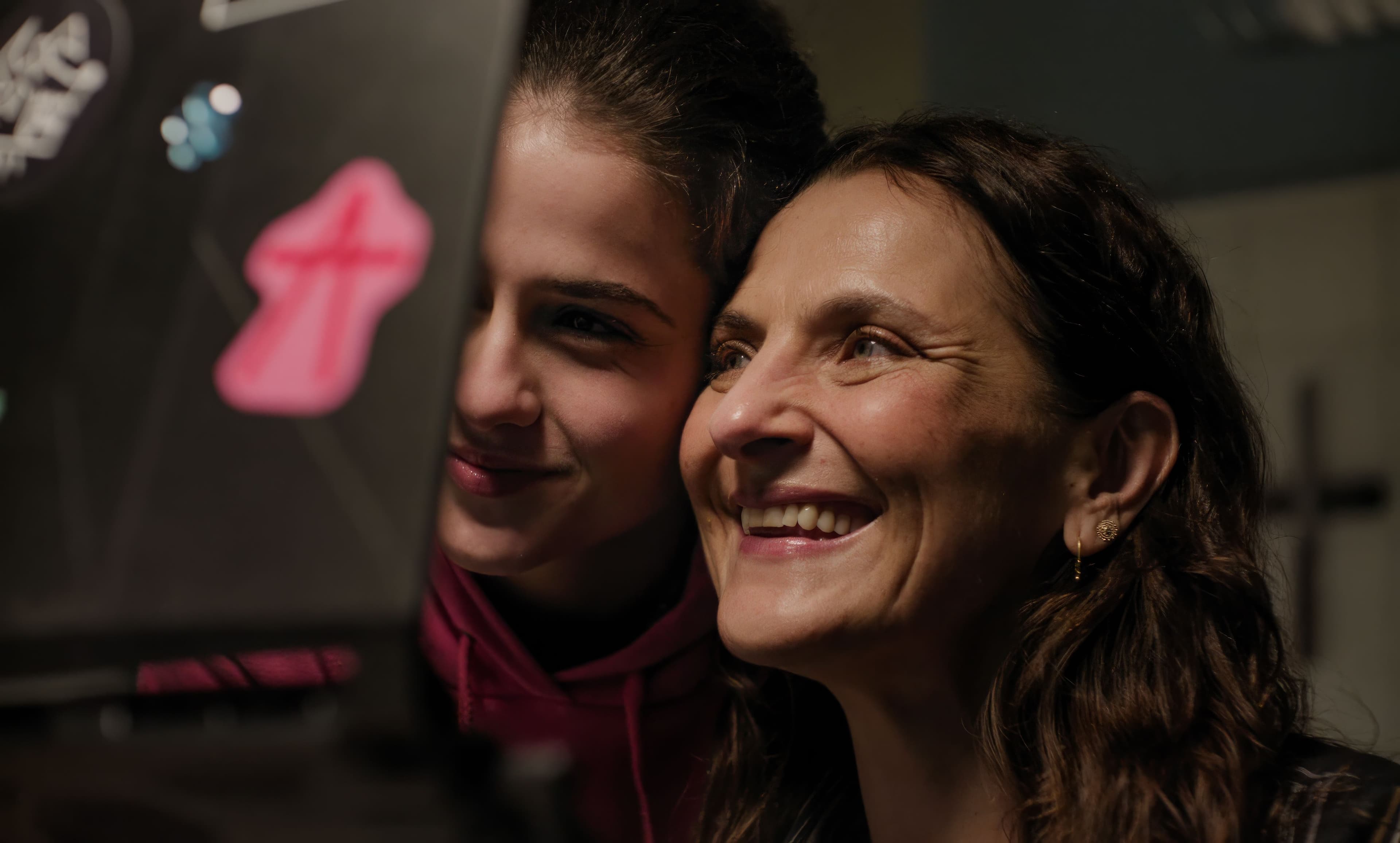 Fotograma de 'Los tortuga', dirigida por Belén Funes y protagonizada por Antonia Zegers y Elvira Lara
