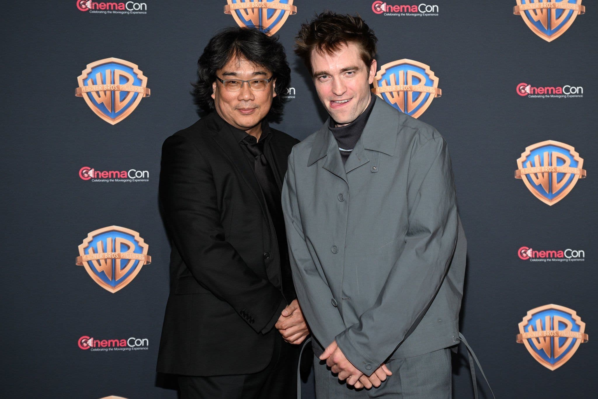 El director Bong Joon-ho y el actor Robert Pattinson presentan 'Mickey 17' en la CinemaCon 2024