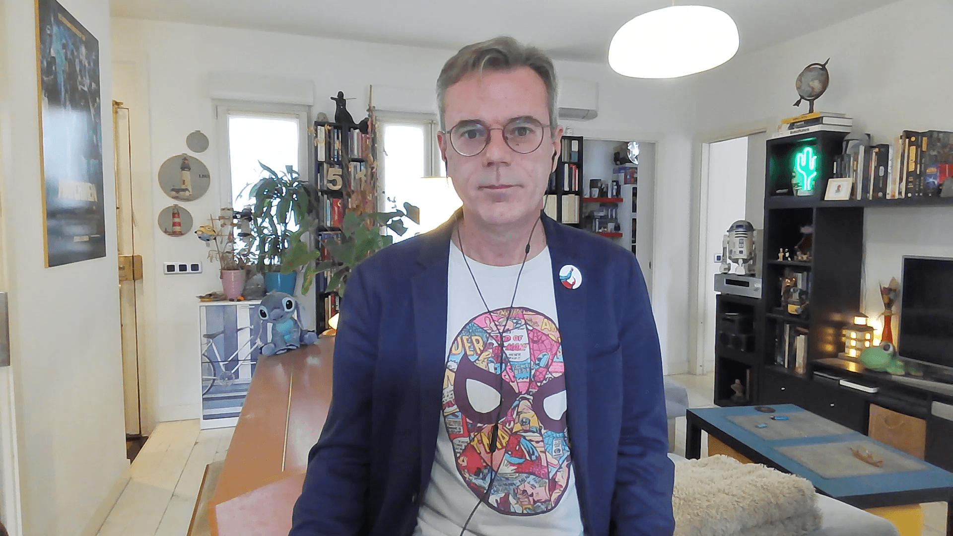 El periodista Pedro Vallín, durante la octava de las ediciones de su video semanal 'La homilía'