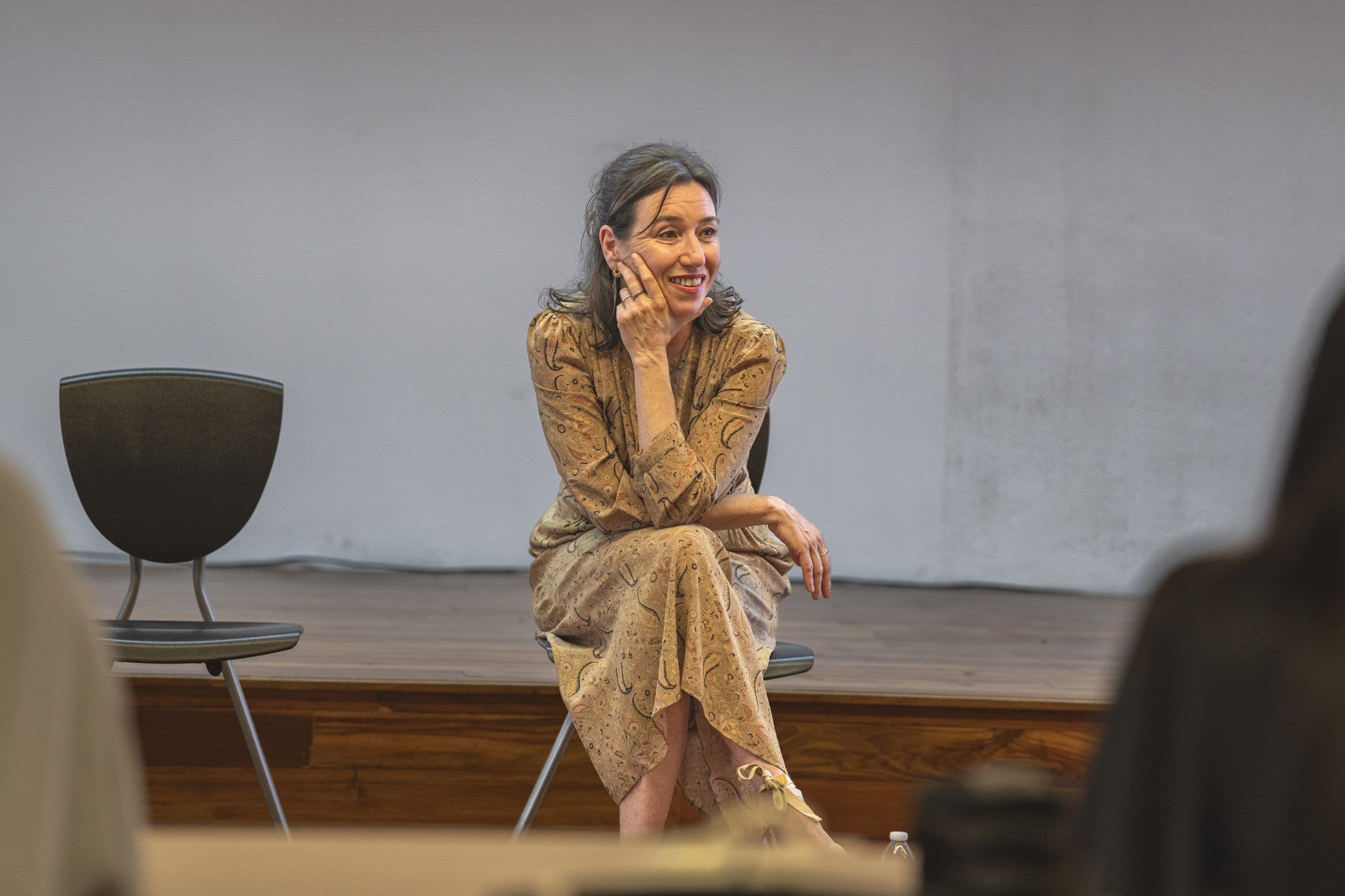 La actriz Lola Dueñas, en un encuentro con estudiantes de cine durante la edición 40 del Festival de Cine en Guadalajara