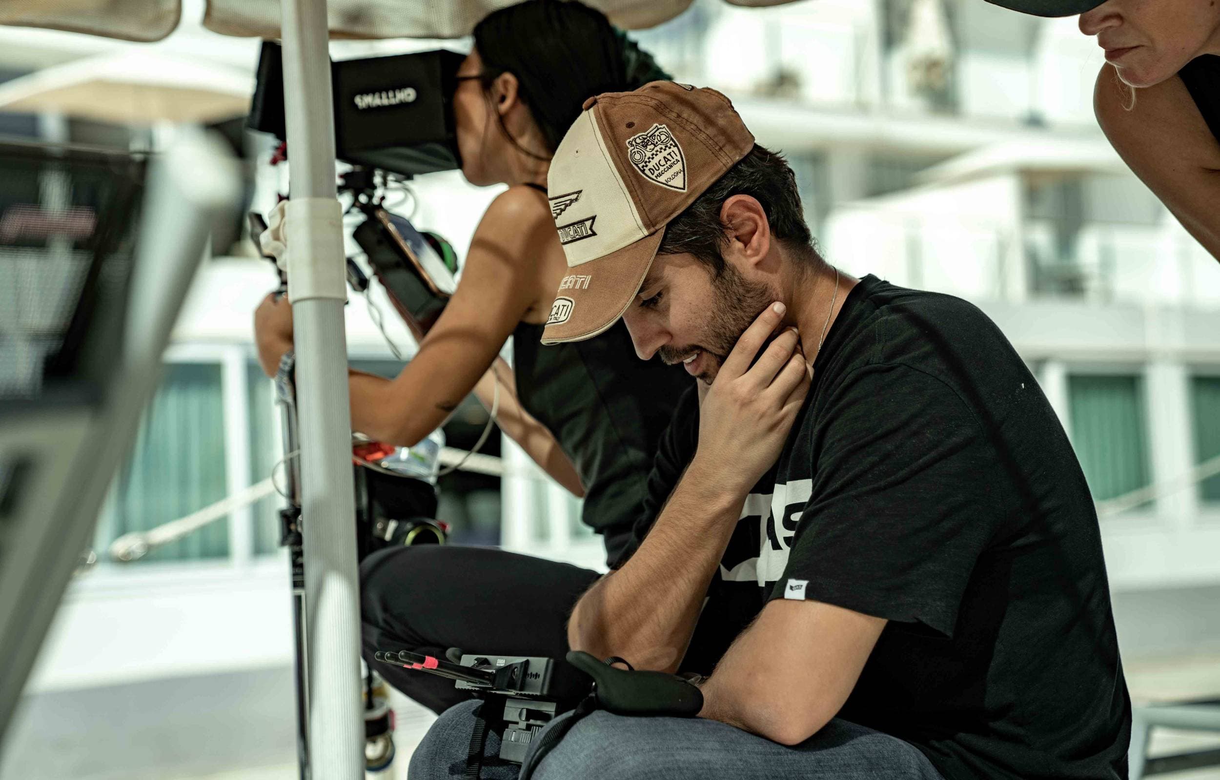 El guionista y director Miki Durán durante el rodaje del corto 'Ben'